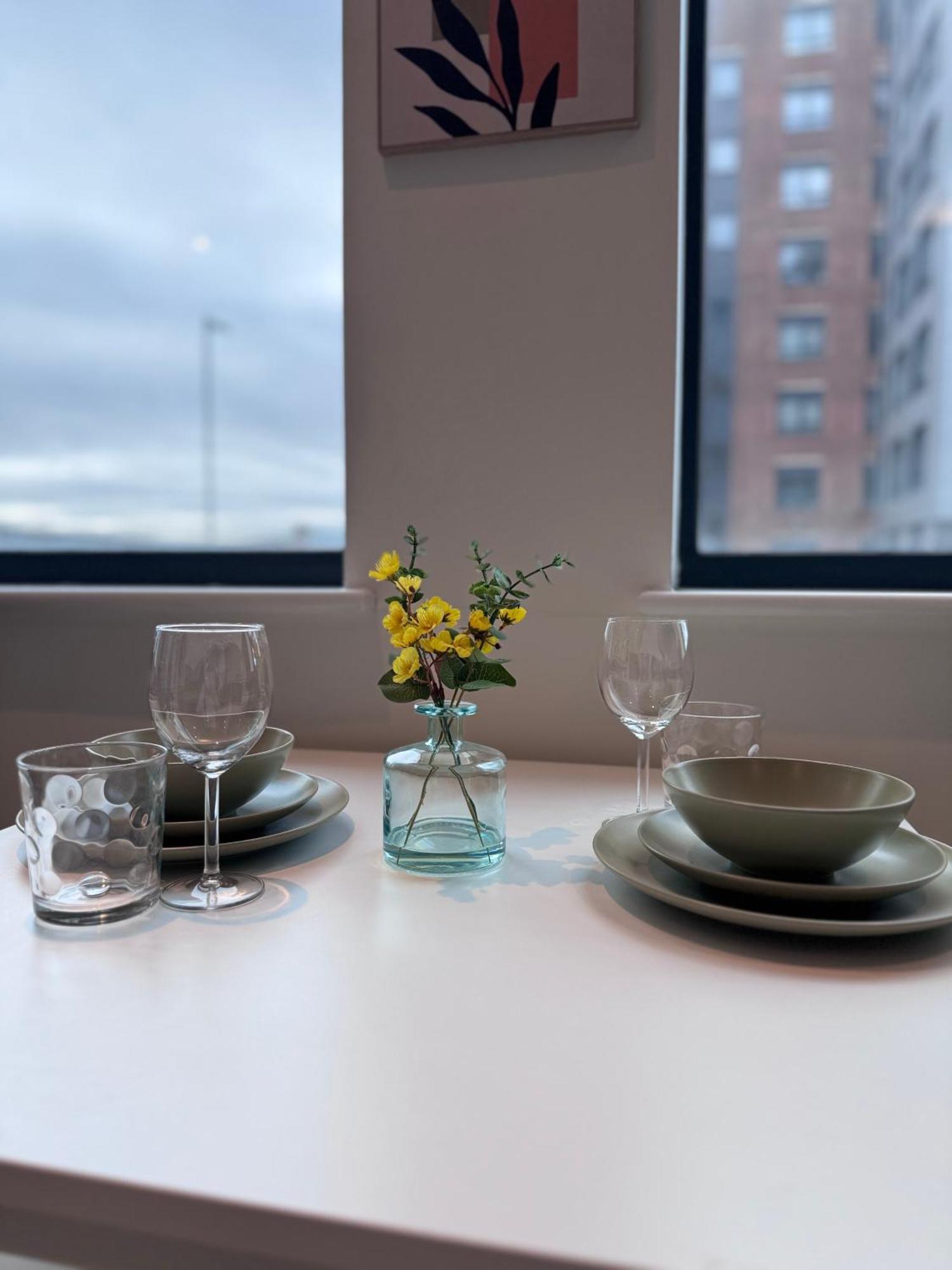 Apartment Bright And Modern Near Centre With Free Parking,wifi And Netflix Next To Old Trafford And Man United Stadium Manchester