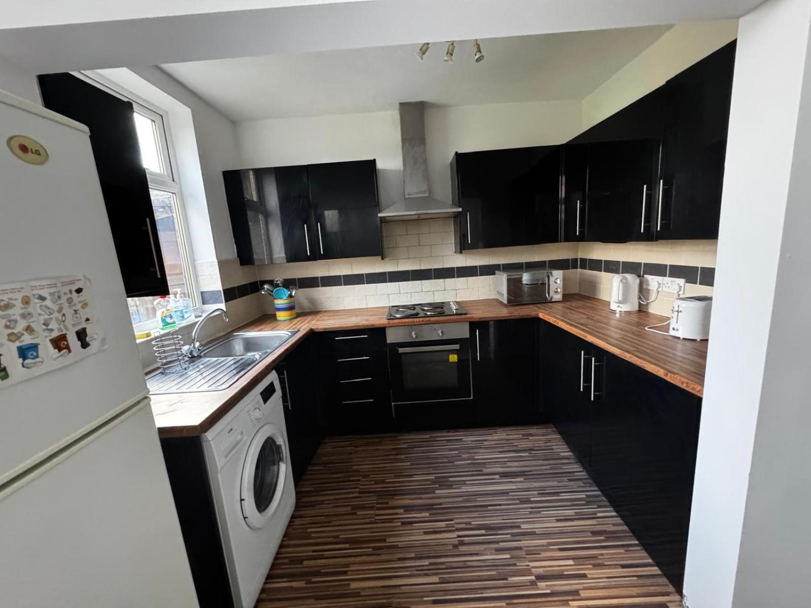 Double-bedroom In The Heart Of Salford Perfect For Short Manchester