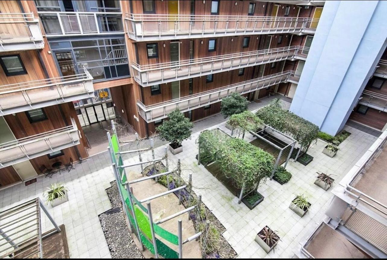 Apartment Spacious Penthouse With Parking *