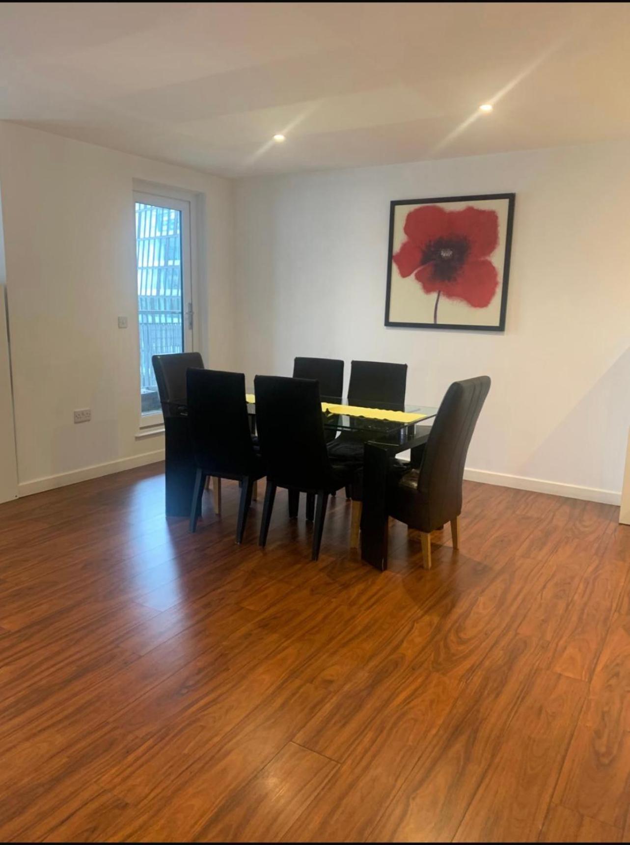 Spacious Penthouse With Parking