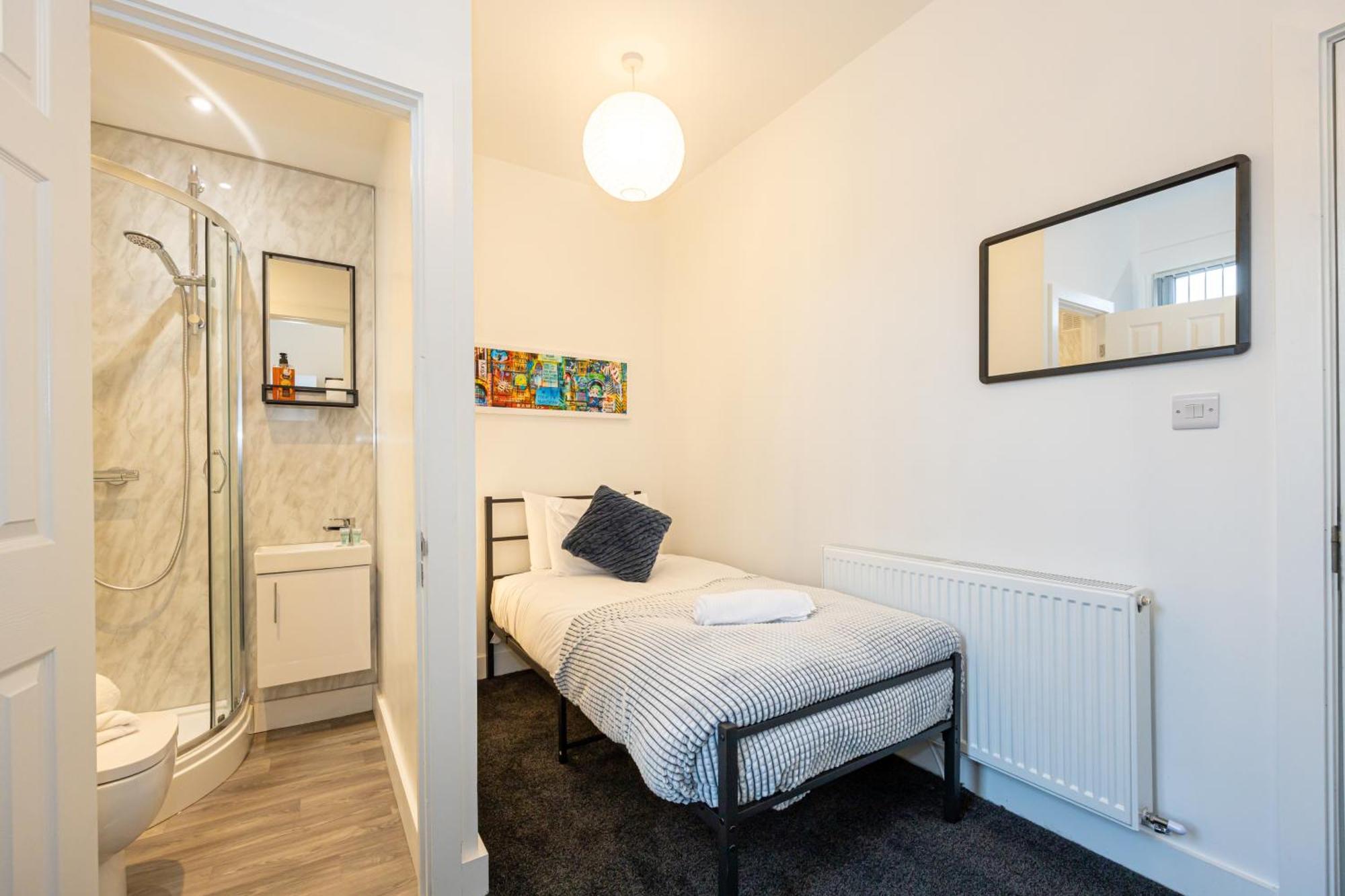 Private Ensuite With Kitchen Access By Irwell Manchester