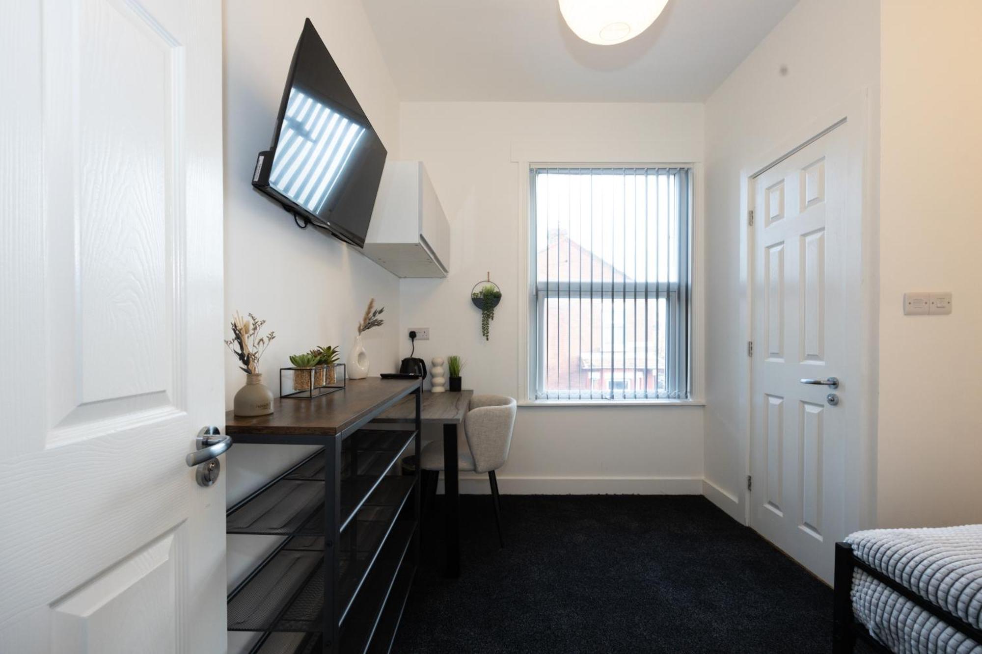 Private Ensuite With Kitchen Access By Irwell * Manchester