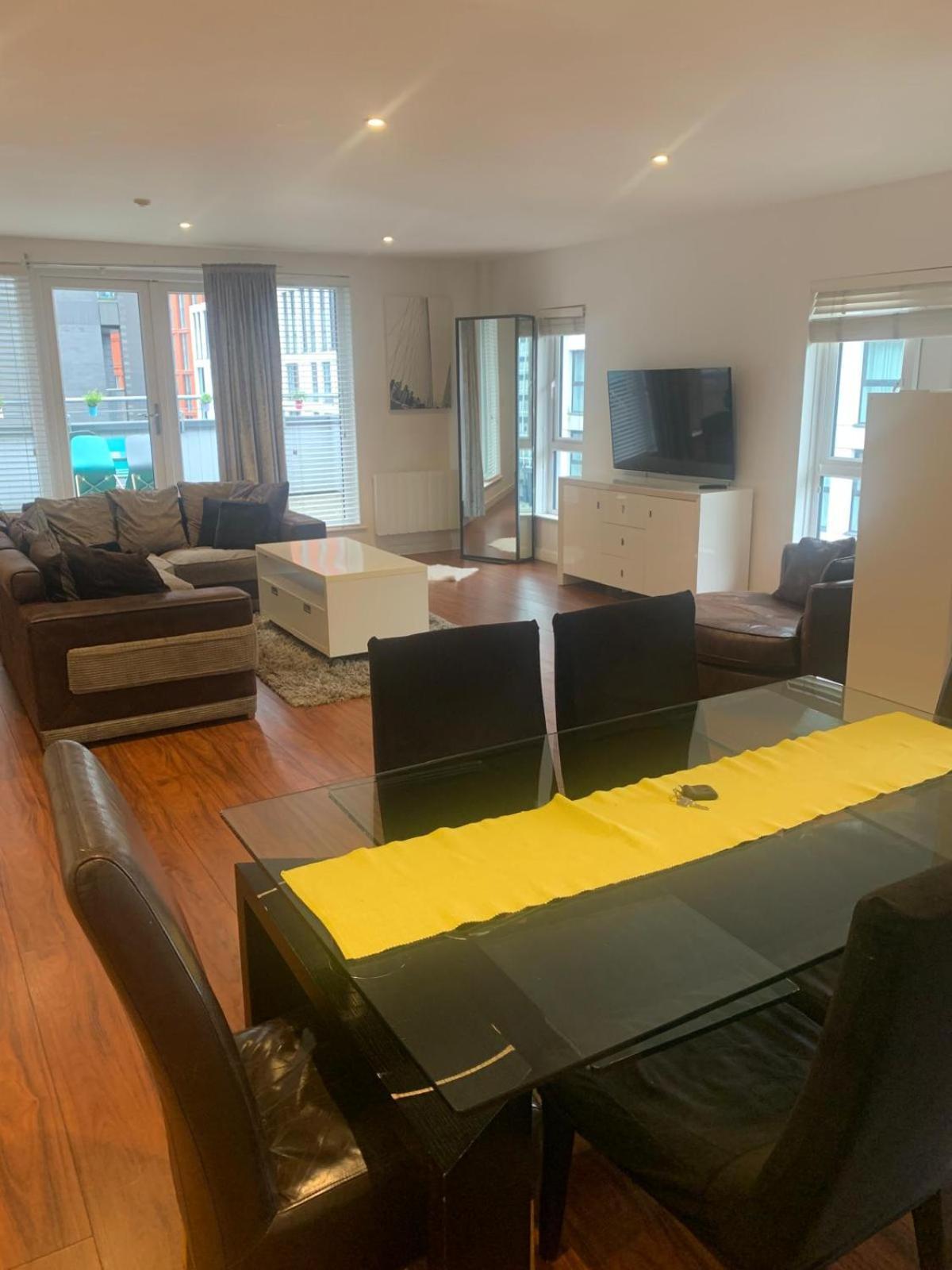Spacious Penthouse With Parking Manchester