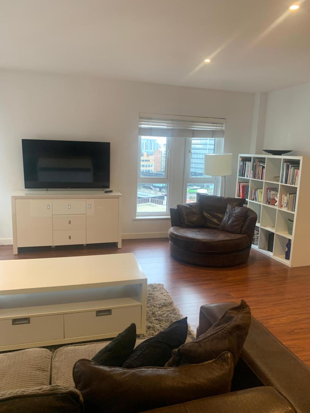 Spacious Penthouse With Parking Apartment