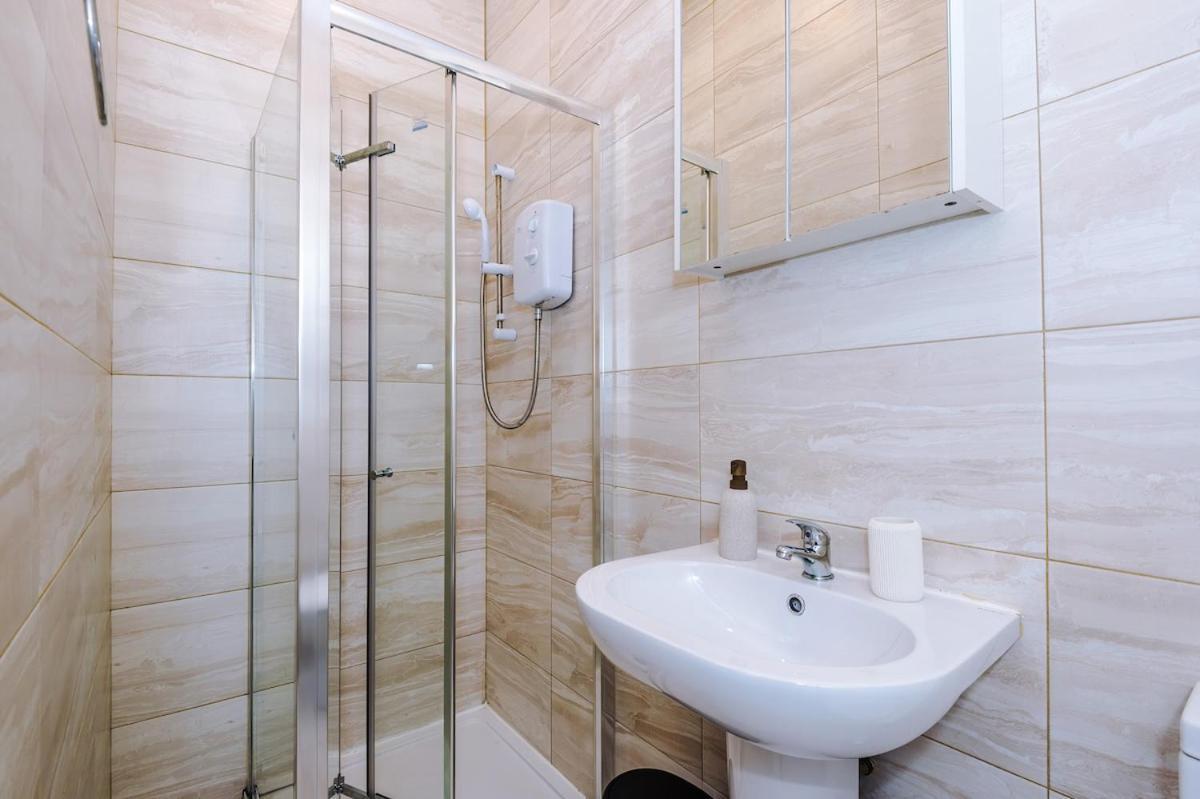 Luxury 3br En-suite, Near *