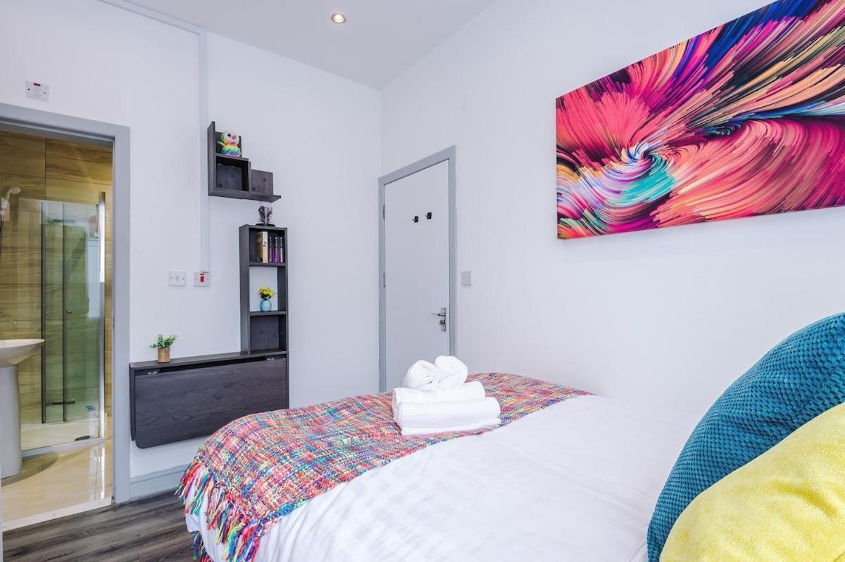 Luxury 3br En-suite, Near Holiday home *