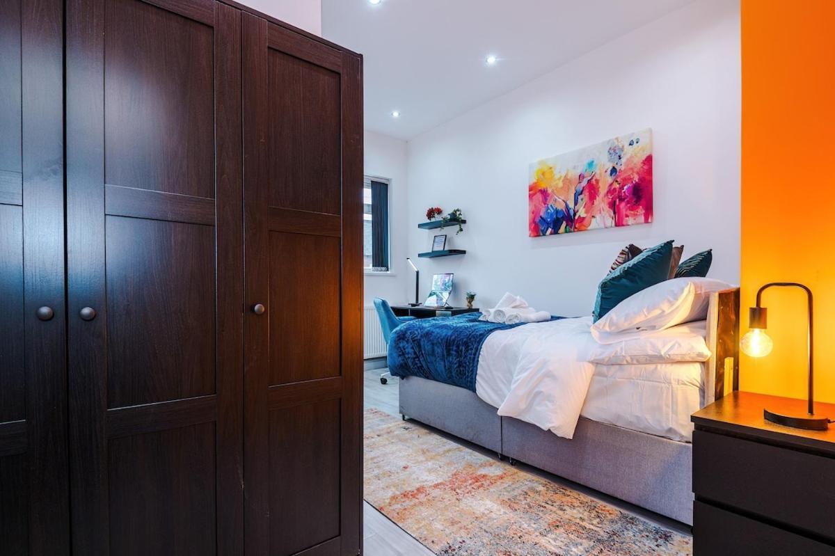 Luxury 3br En-suite, Near Holiday home *