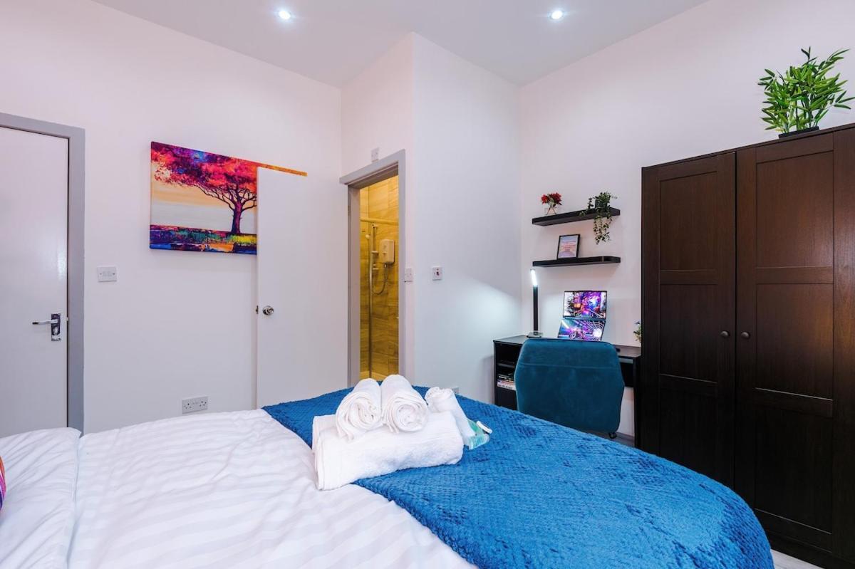 Luxury 3br En-suite, Near Holiday home *