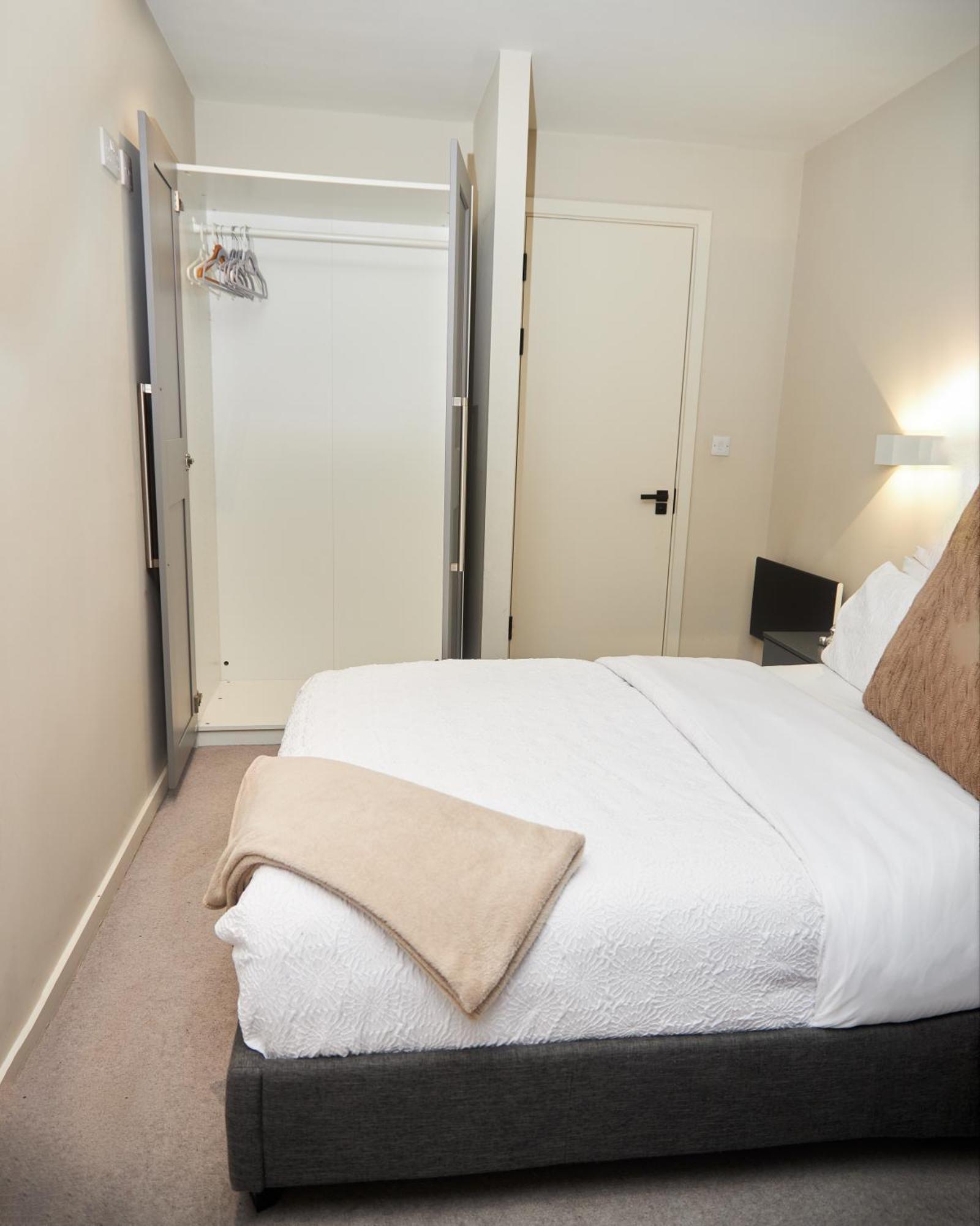 Luxury 2 Bed With Balcony Appartement *