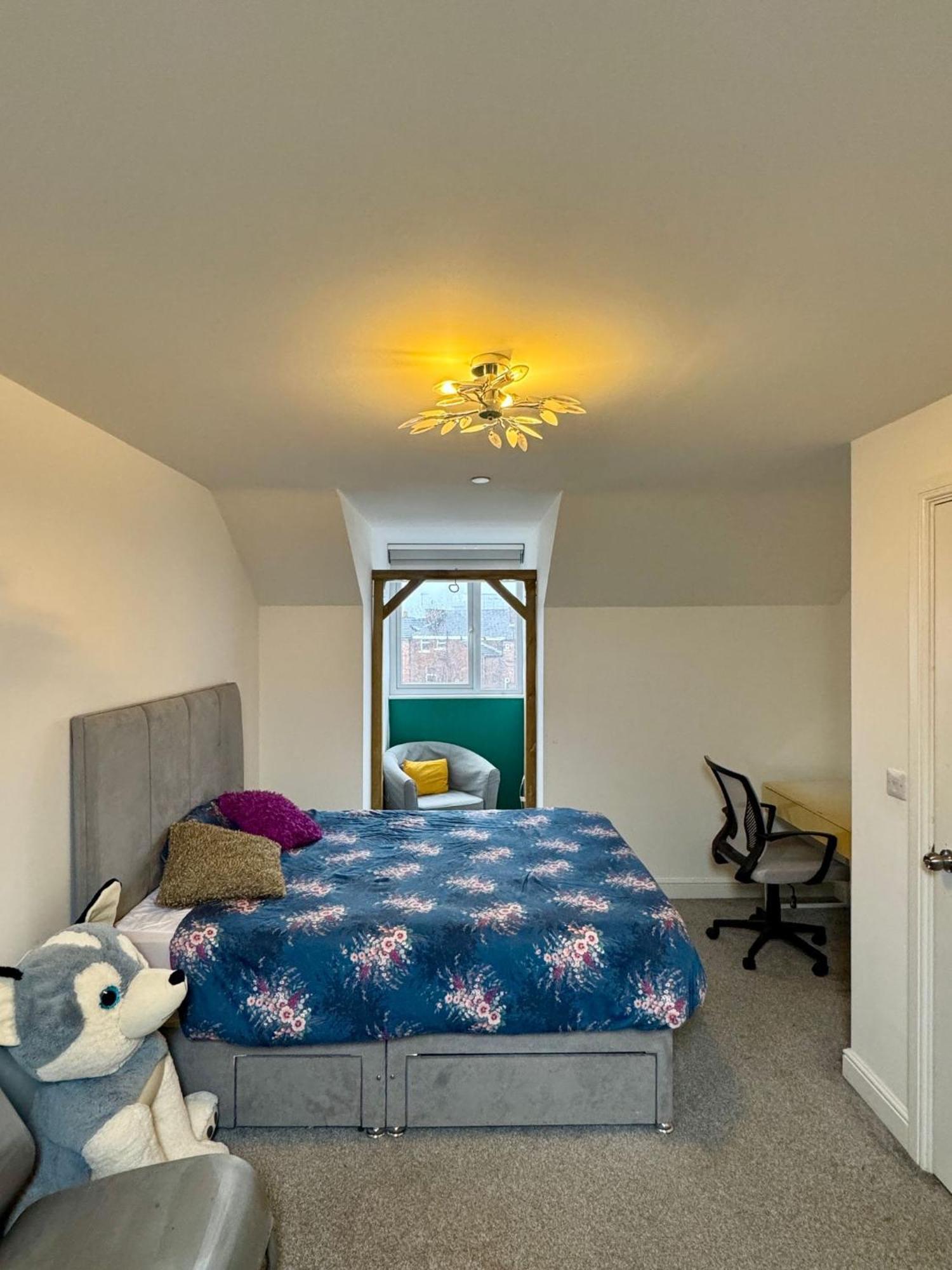 Modern Private Bathroom Minutes From Centre And Quays