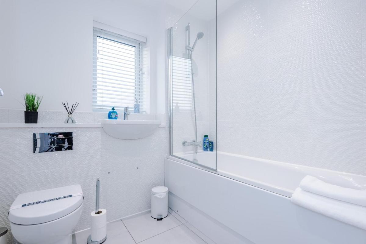 Stylish 3-bedroom House - Brand New * Manchester