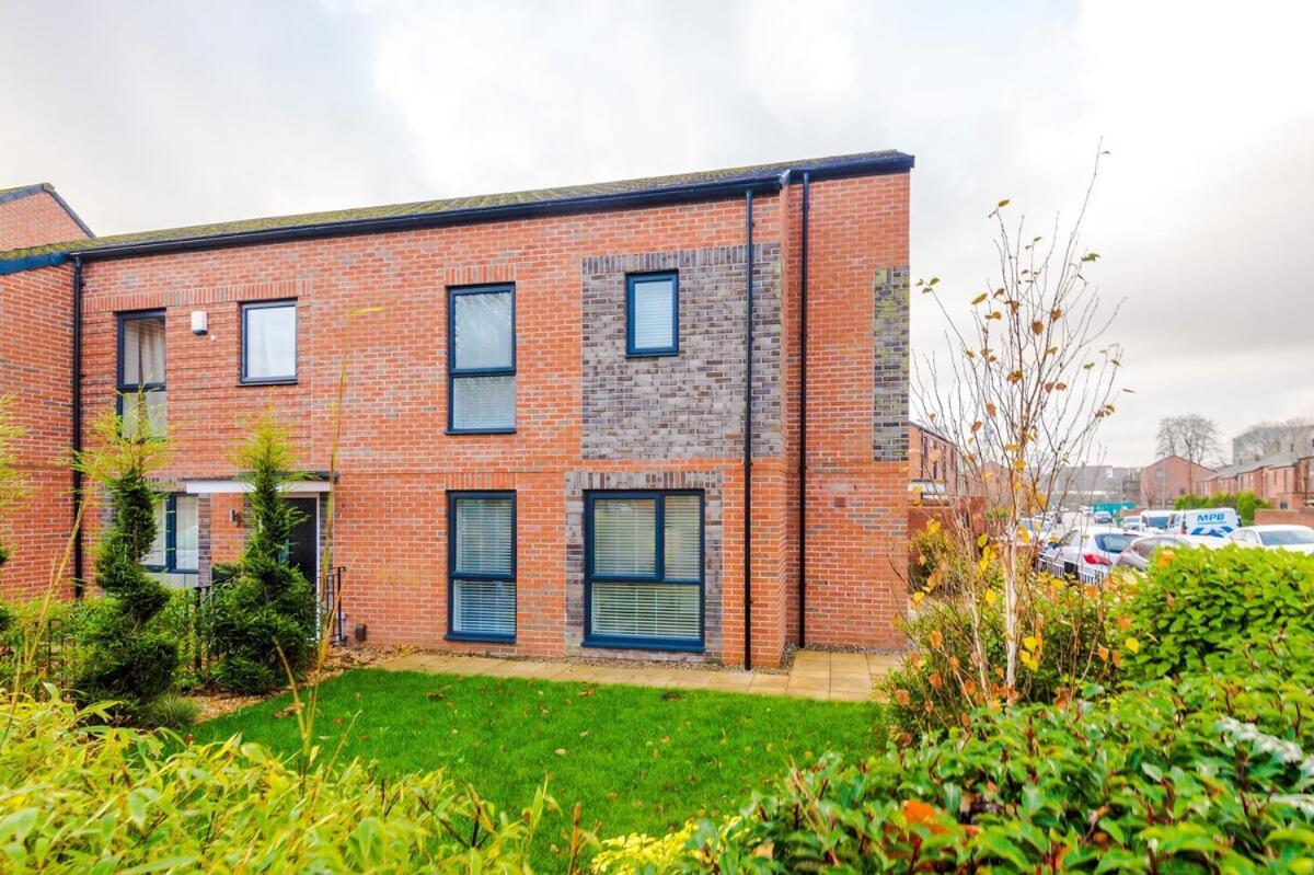 Stylish 3-bedroom House - Brand New Manchester