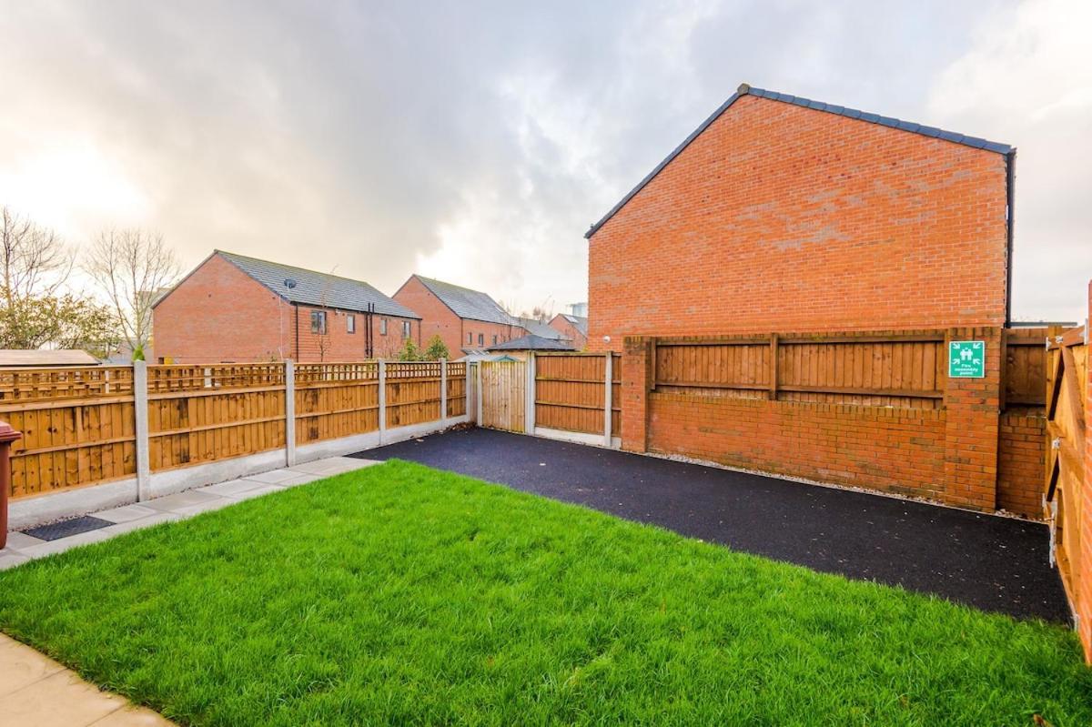 Stylish 3-bedroom House - Brand New Holiday home Manchester