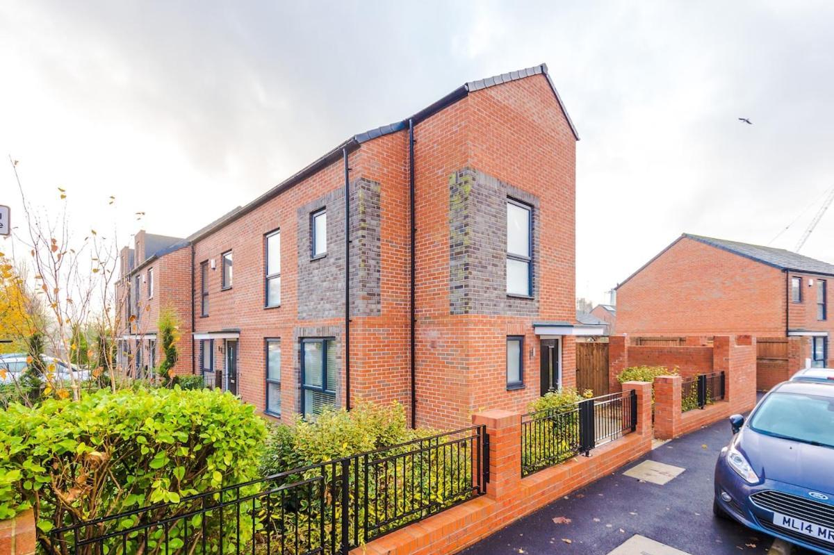 Stylish 3-bedroom House - Brand New * Manchester