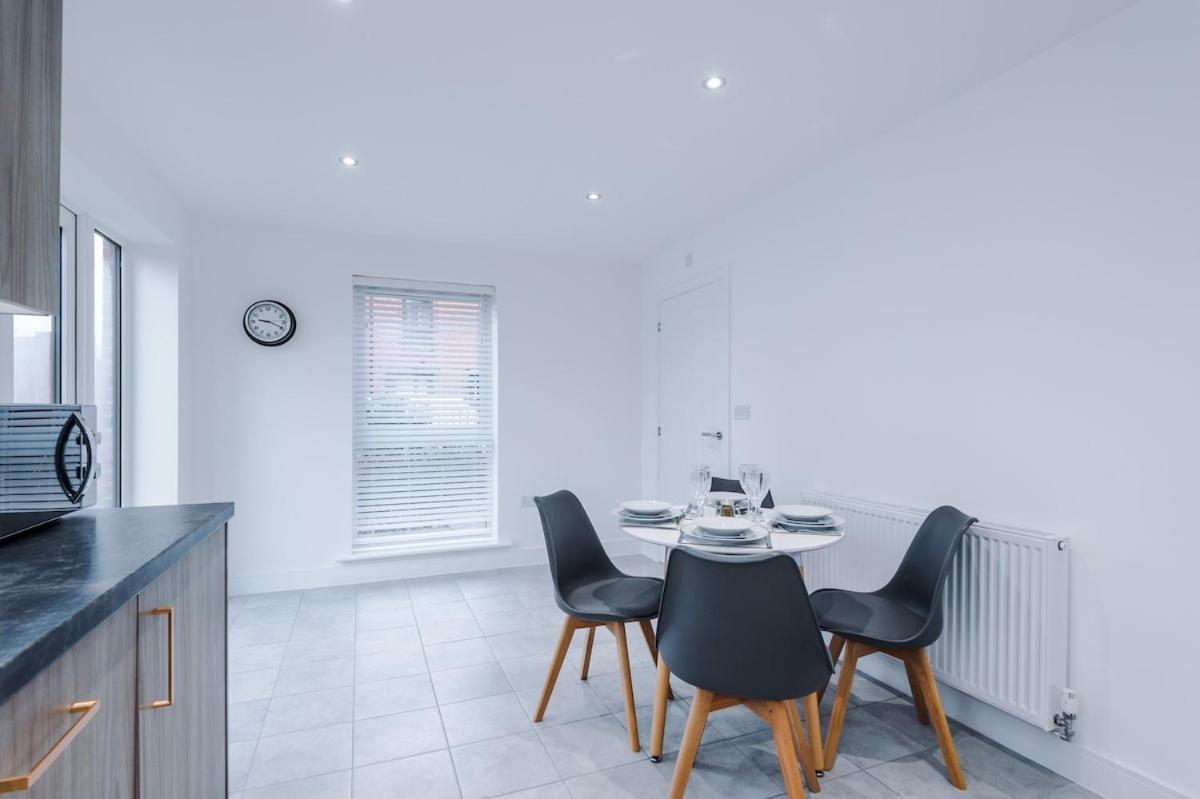 Stylish 3-bedroom House - Brand New * Manchester