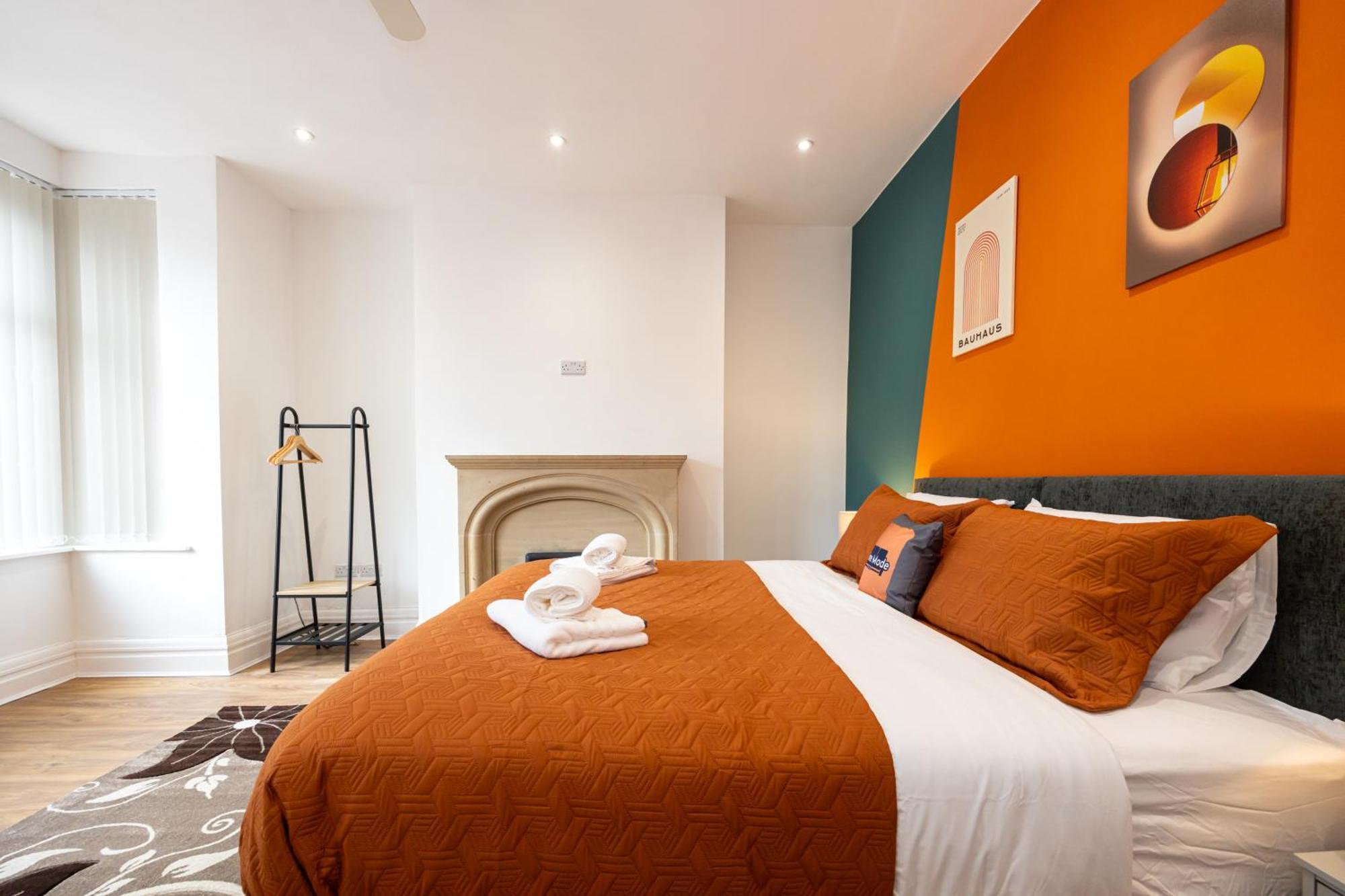 Collegehouse-businessready-freeparking&wifi Manchester