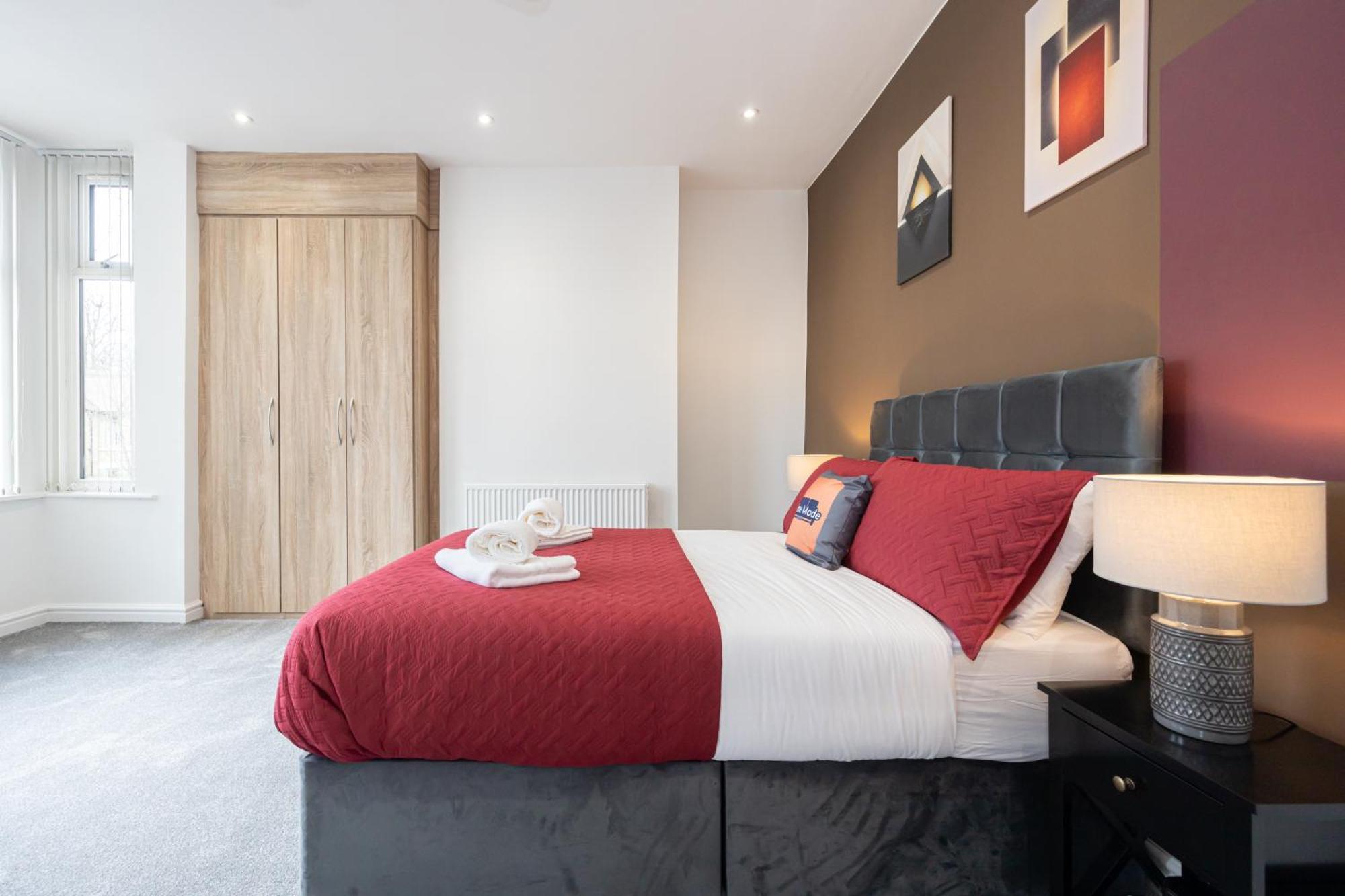 Collegehouse-businessready-freeparking&wifi * Manchester