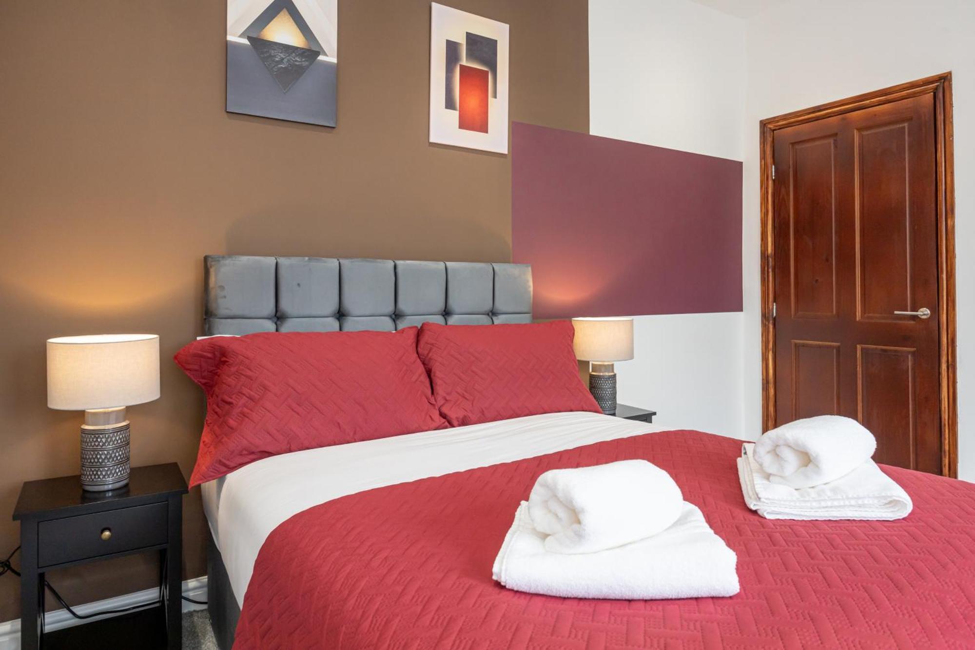 Collegehouse-businessready-freeparking&wifi Holiday home *