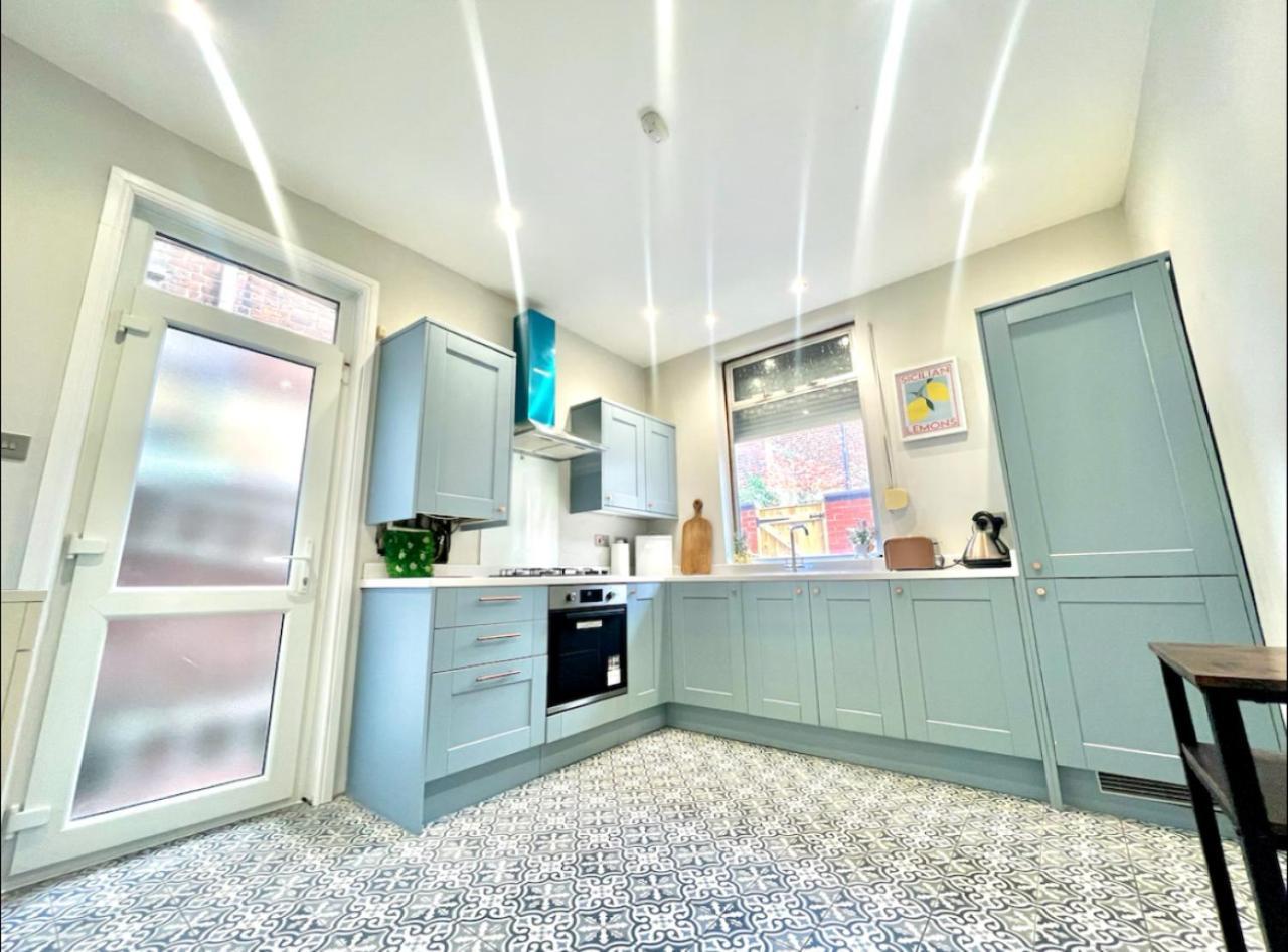 Coop Arena, Etihad & Center! Spacious! Luxurious Entire Home, Sleep 4 Vakantiehuis Manchester