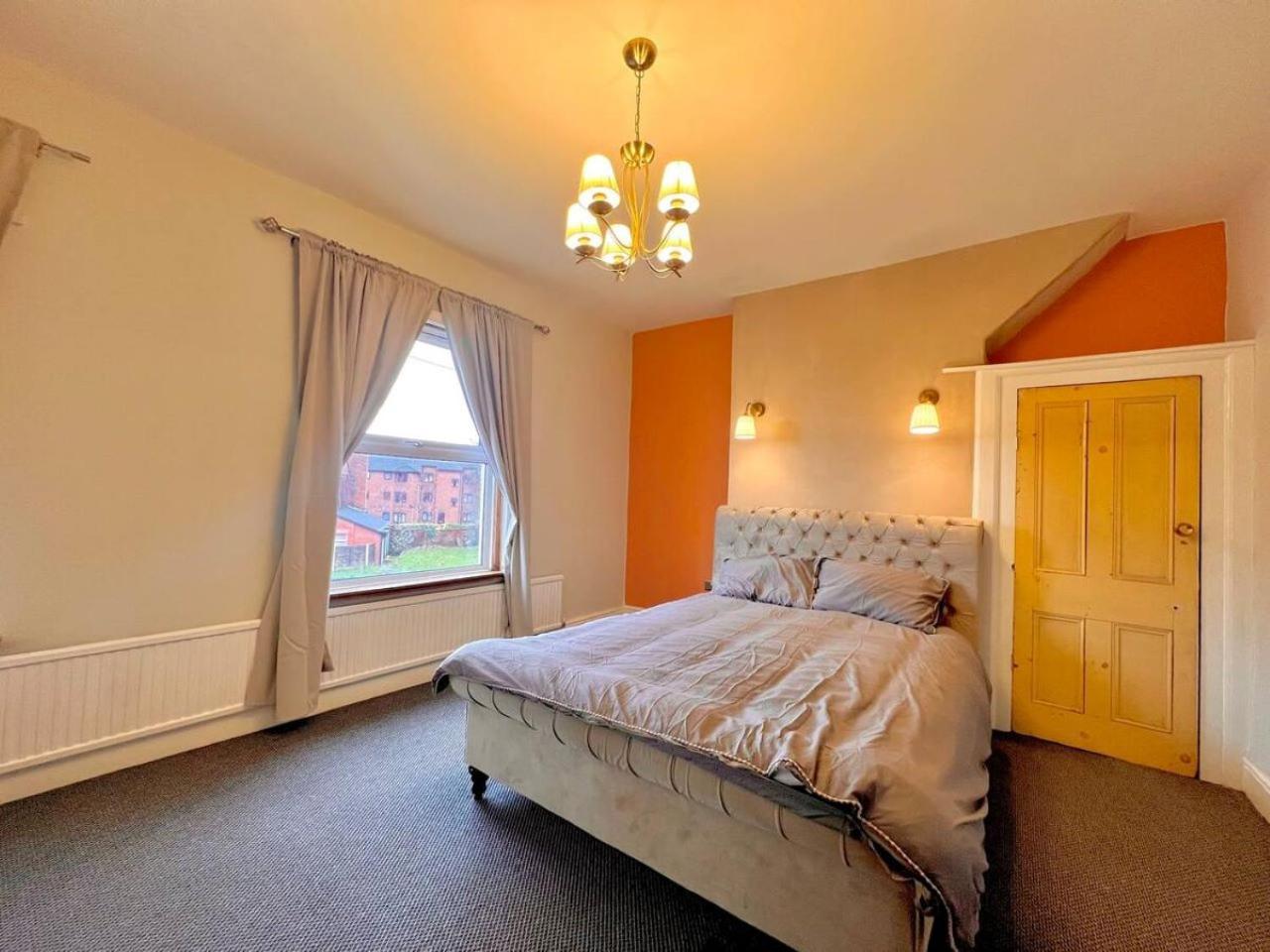 Coop Arena, Etihad & Center! Spacious! Luxurious Entire Home, Sleep 4 Vakantiehuis