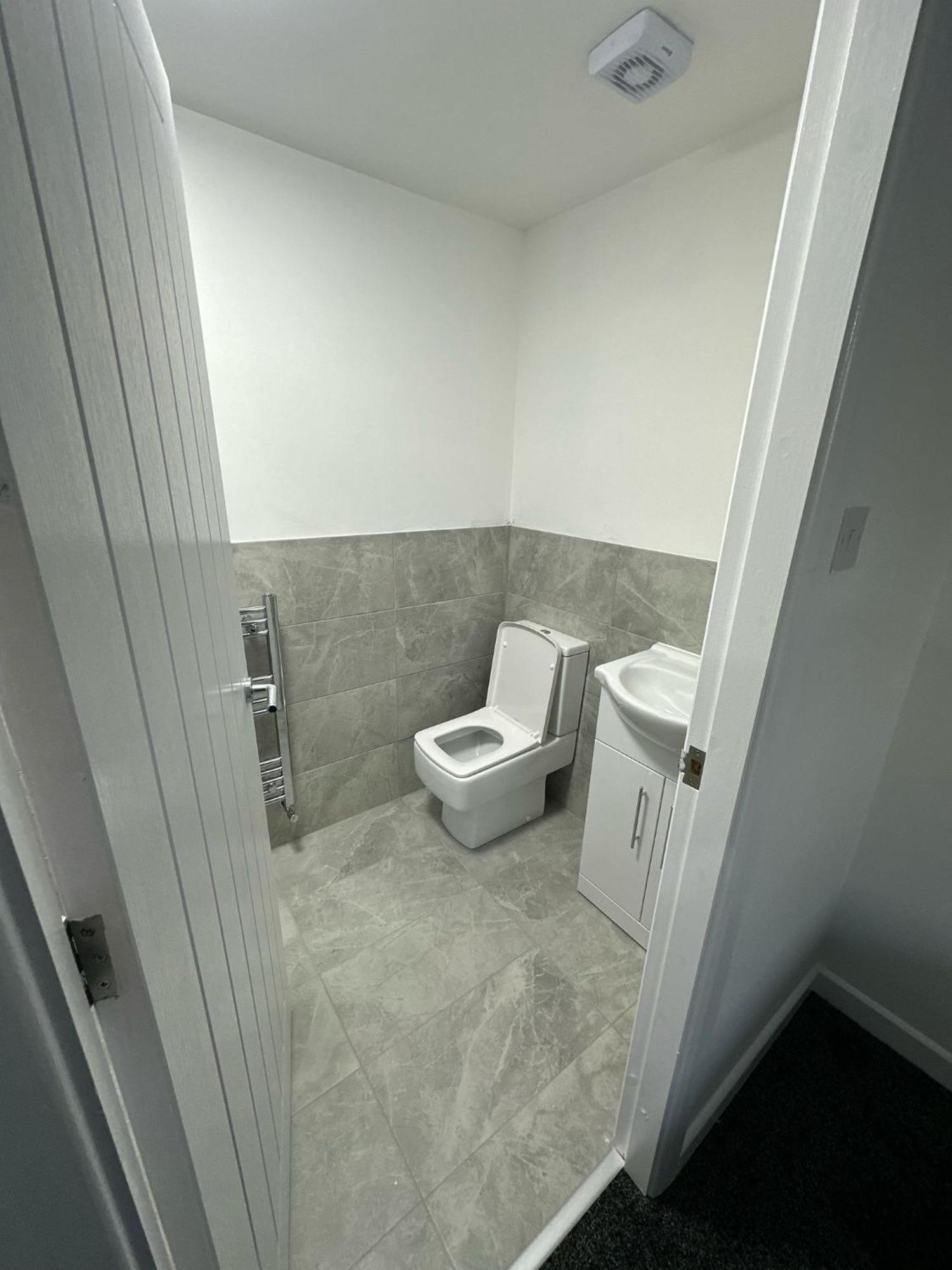 Modern 5 Bedroom House Holiday home *