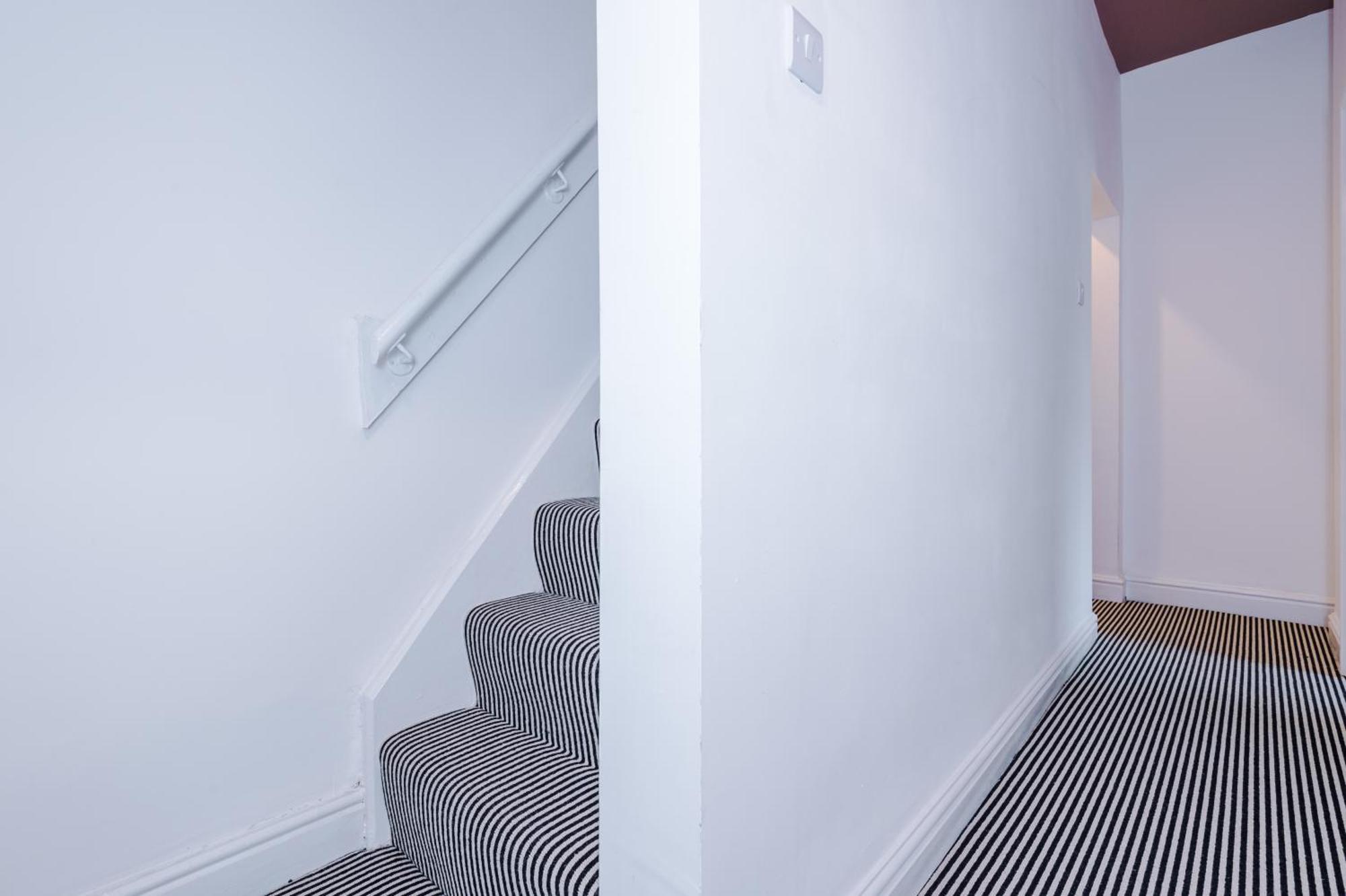 Newly Renovated 5 Bedroom Home-manchester *