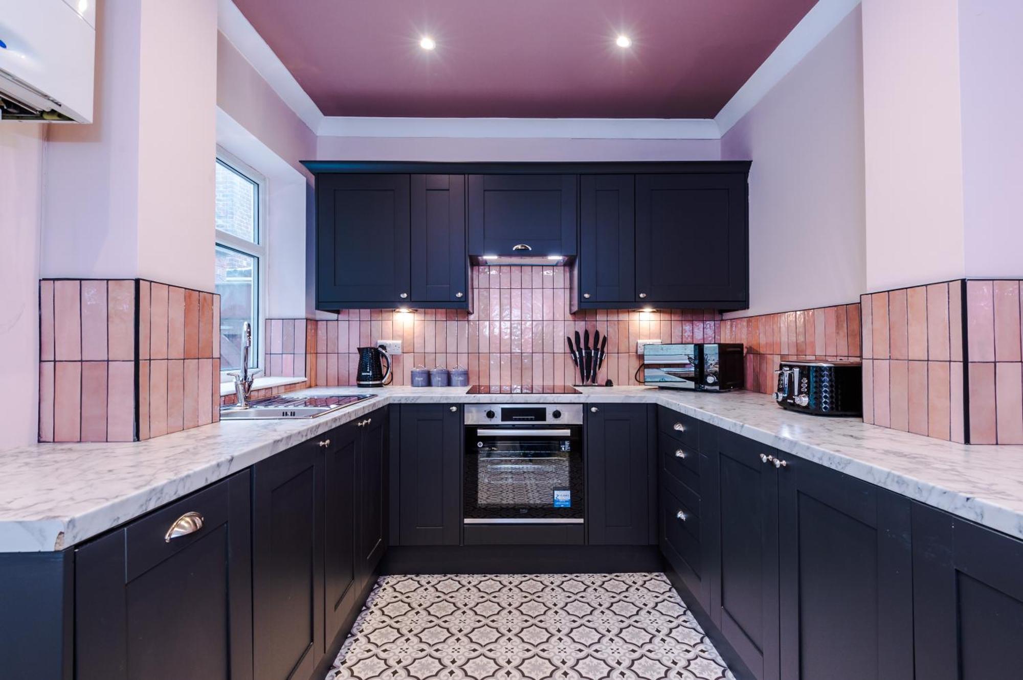 Newly Renovated 5 Bedroom Home-manchester *