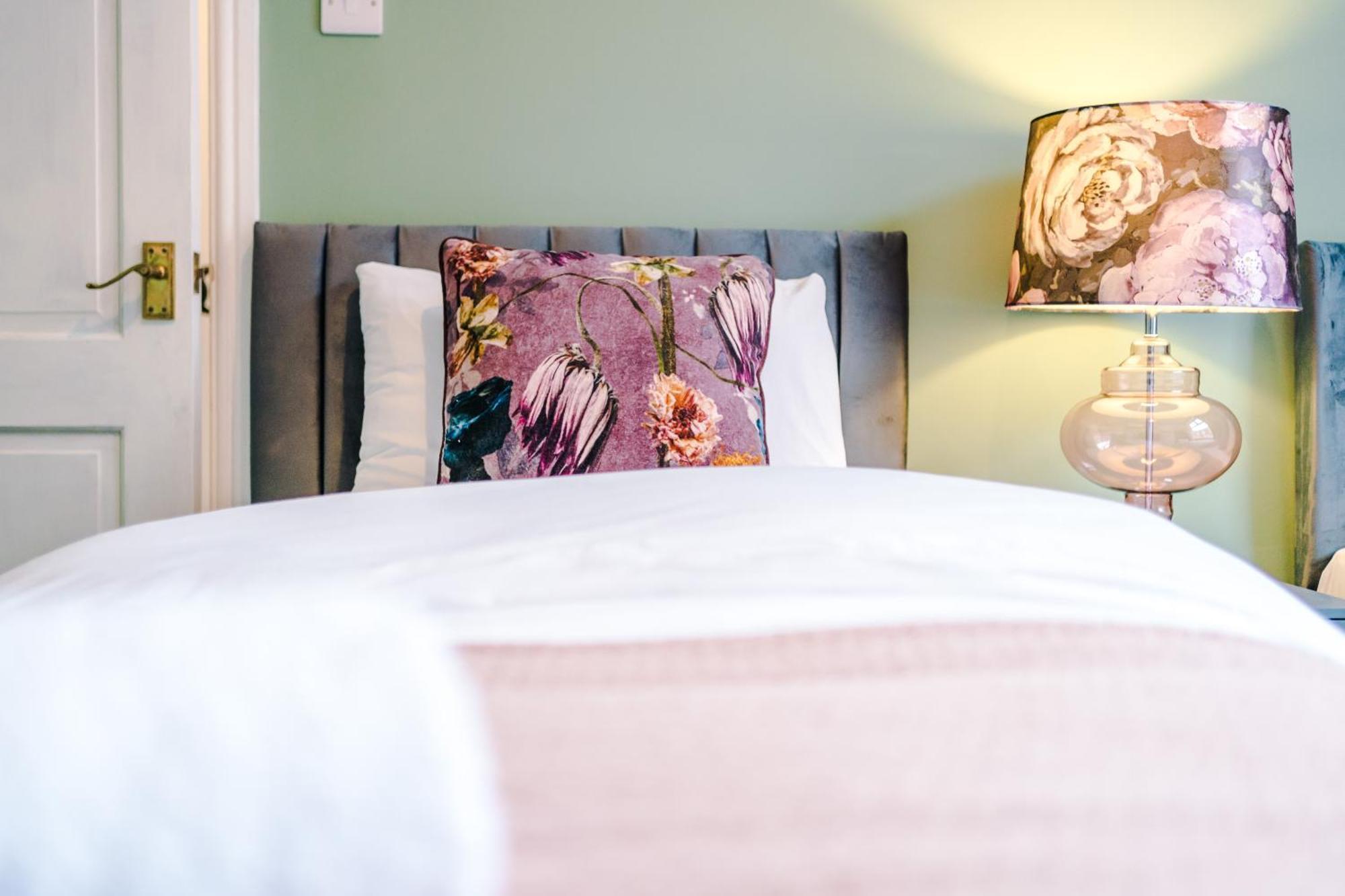 Vakantiehuis Newly Renovated 5 Bedroom Home-manchester
