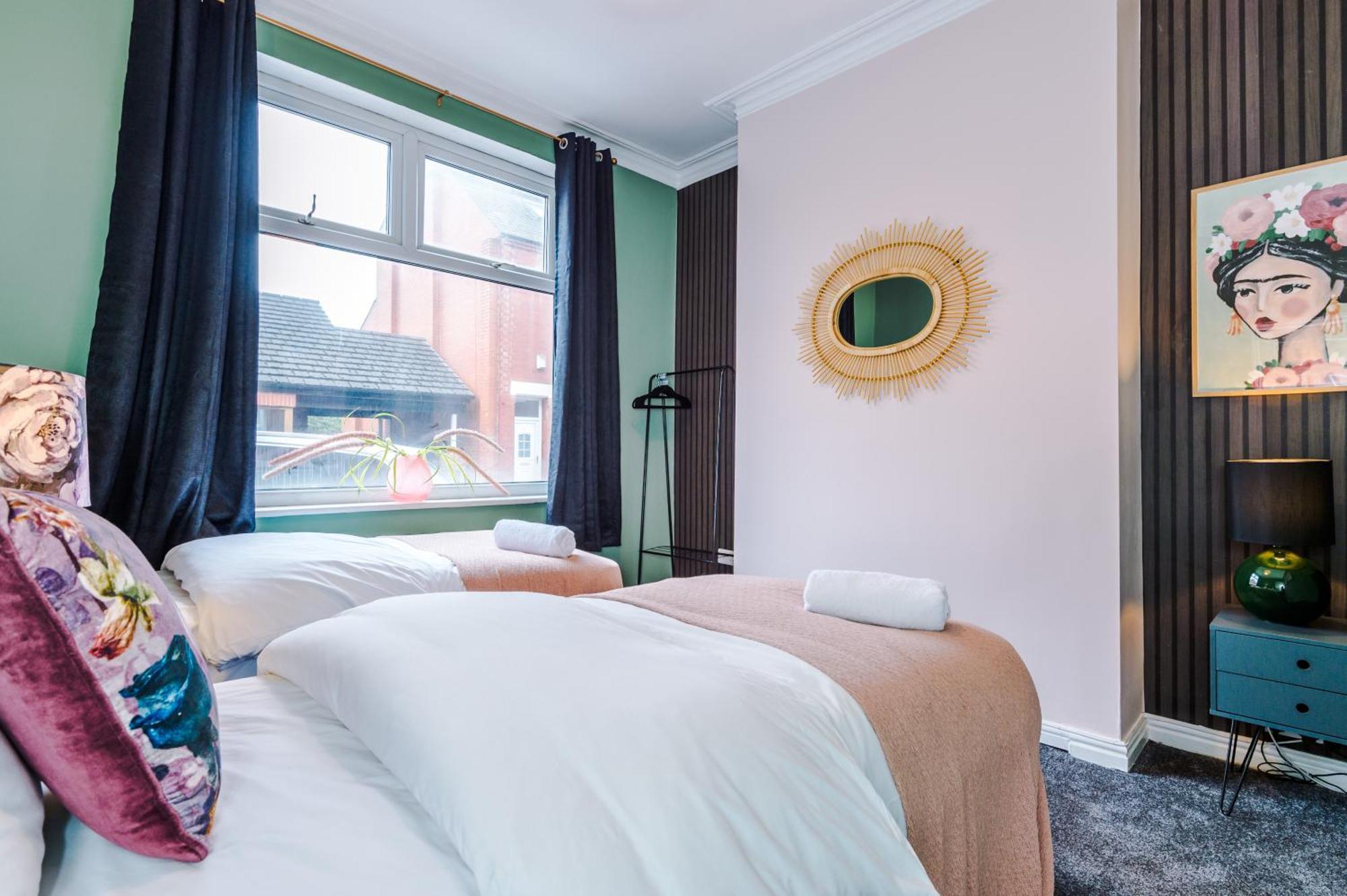 Newly Renovated 5 Bedroom Home-manchester * Manchester