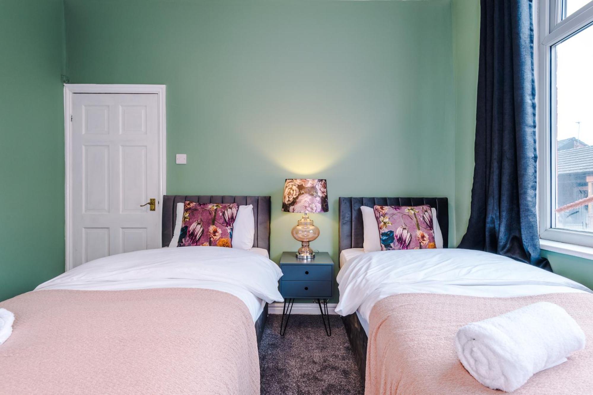 Newly Renovated 5 Bedroom Home-manchester Vakantiehuis Manchester