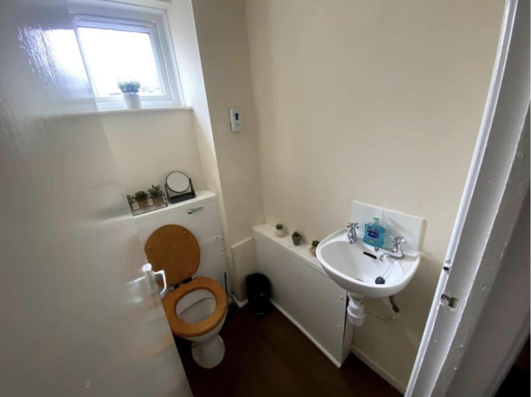 Png - Abernant Shared Facilities Guest house Manchester
