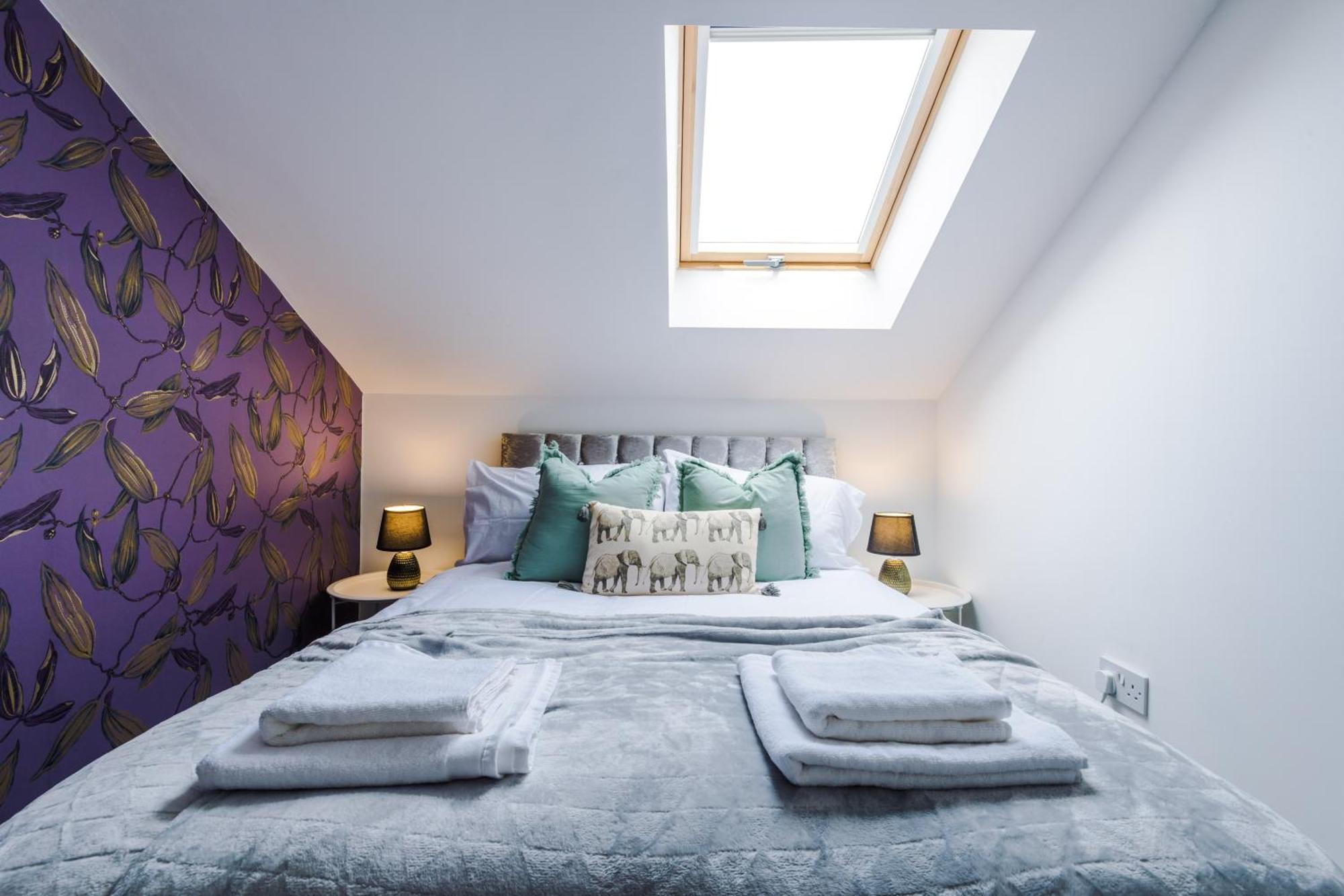 Vakantiehuis Spacious 4-bed In With Parking & Wi-fi