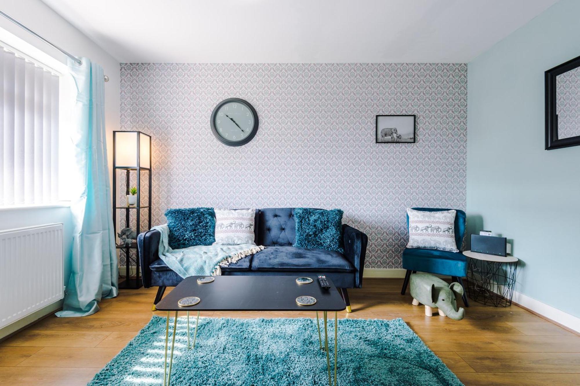 Vakantiehuis Spacious 4-bed In With Parking & Wi-fi *