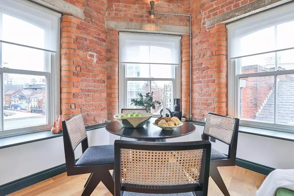 Apartment 2 Bed 2 Bath, Excusive And Central, Concierge Service *