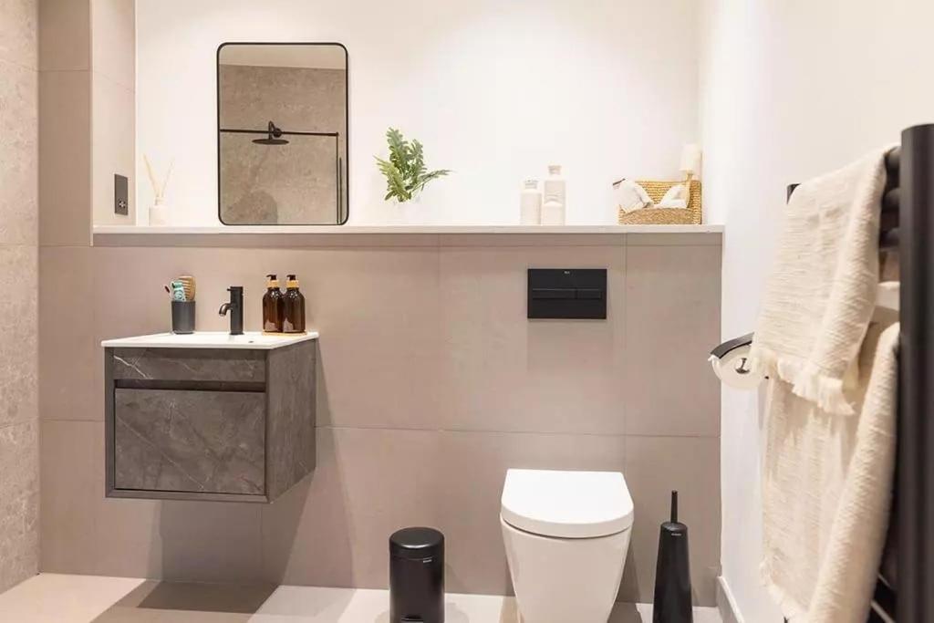 Apartment 2 Bed 2 Bath, Excusive And Central, Concierge Service *