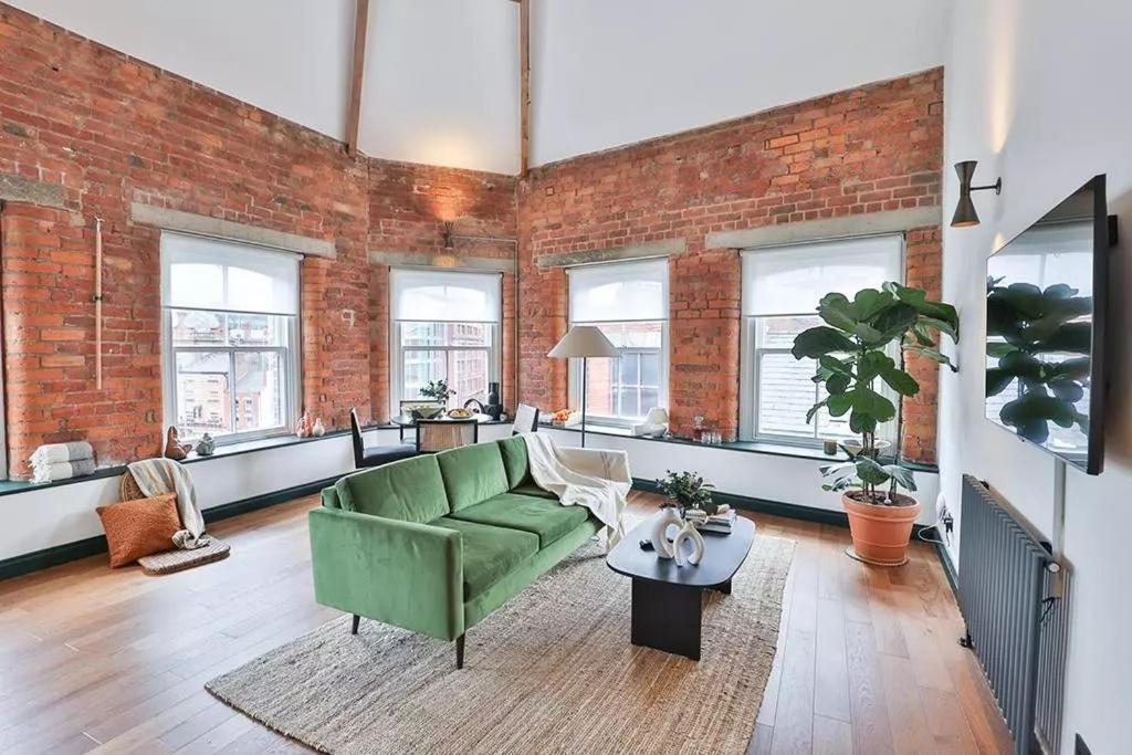2 Bed 2 Bath, Excusive And Central, Concierge Service *