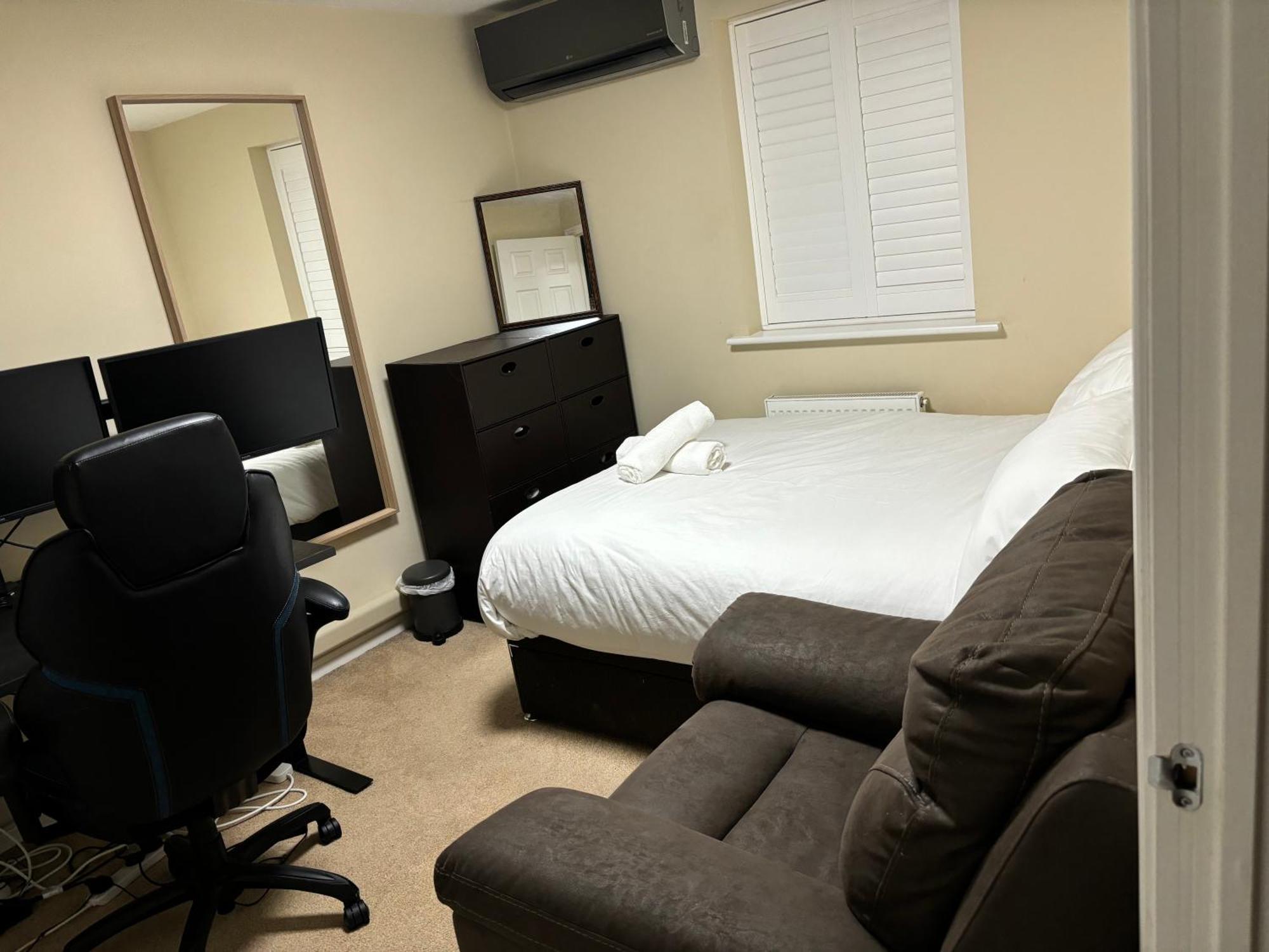 Affordable In A 4 Bedroom House *