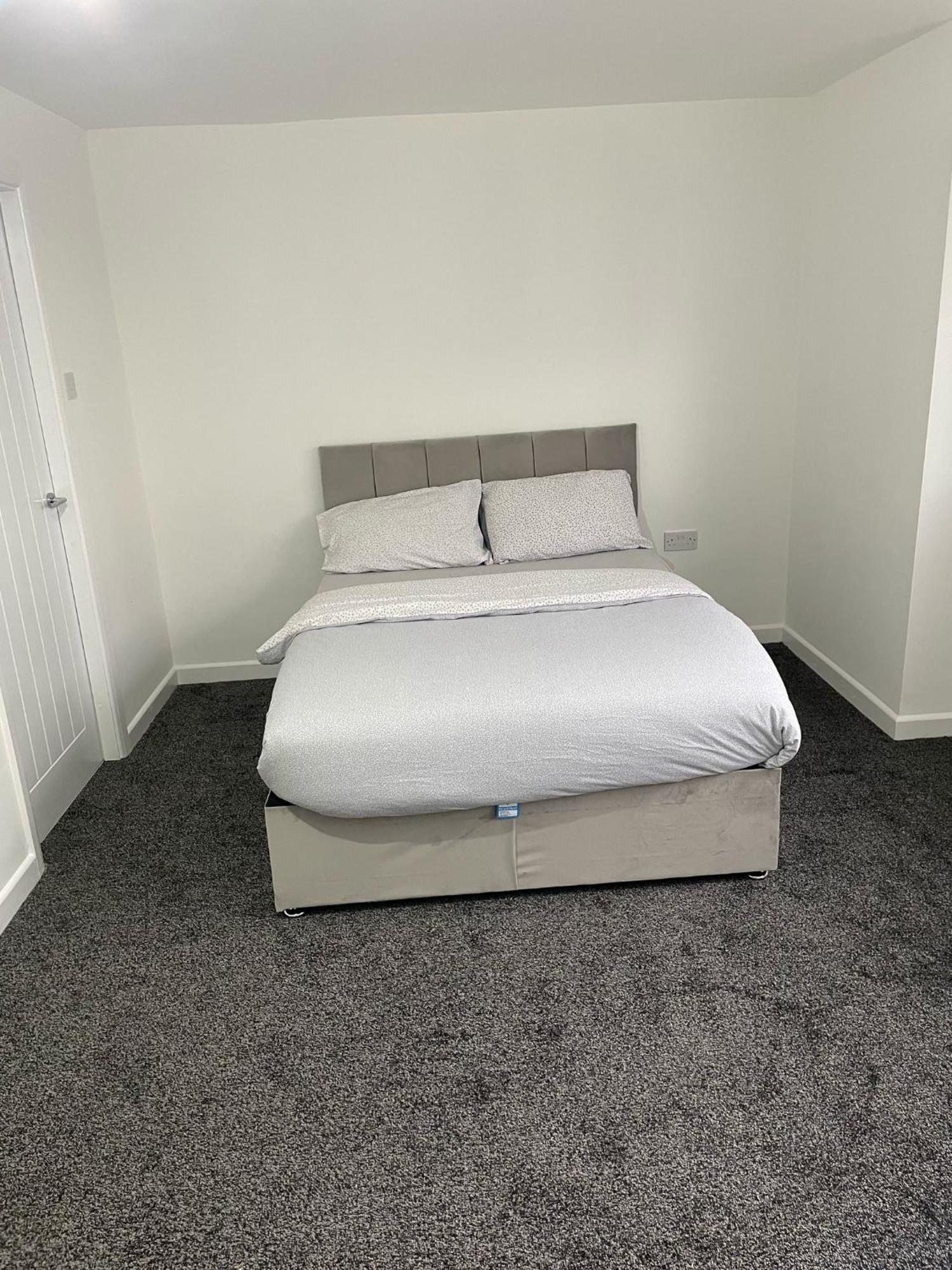 Holiday home Modern 5 Bedroom House Manchester