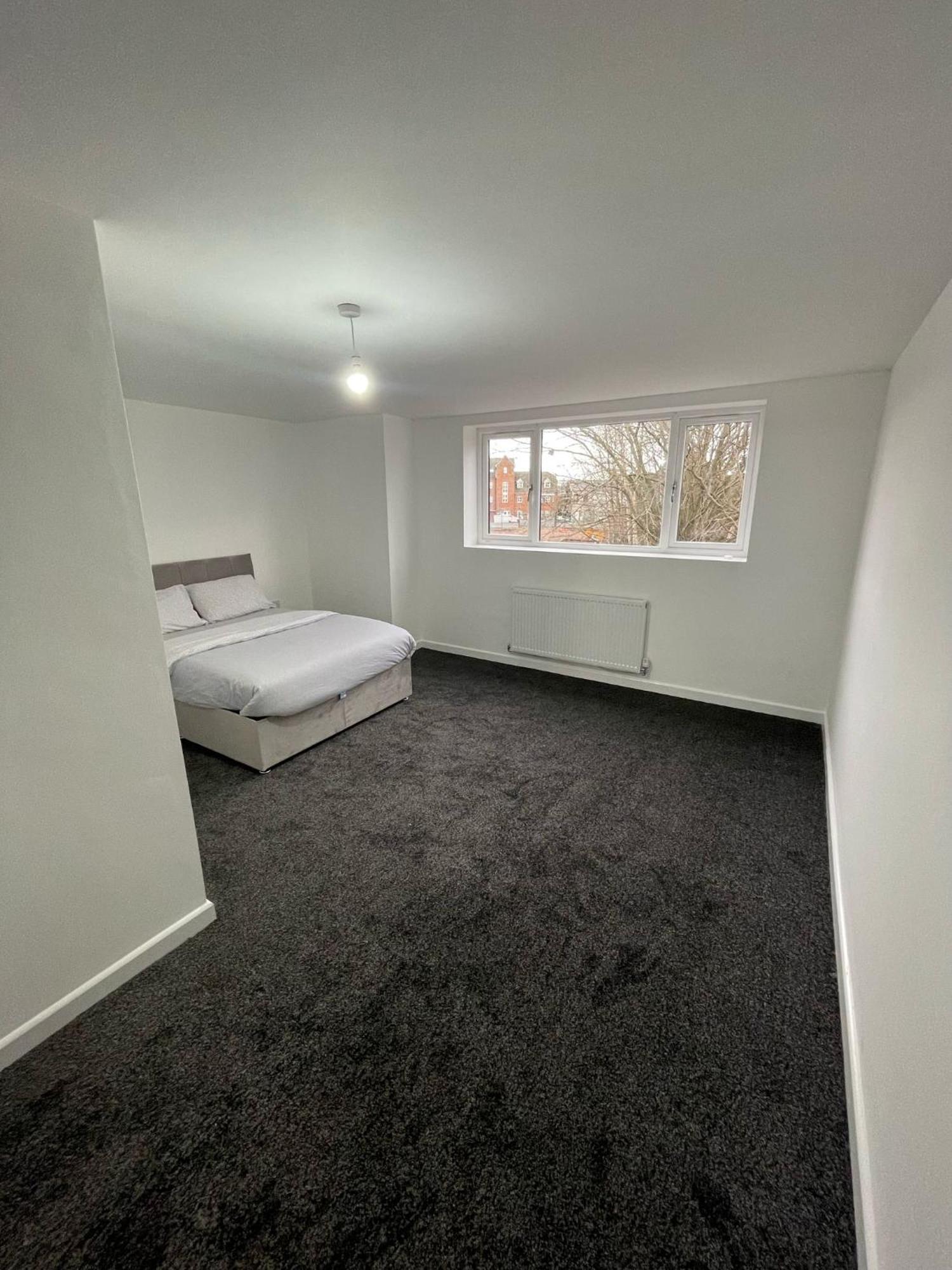 Modern 5 Bedroom House * Manchester