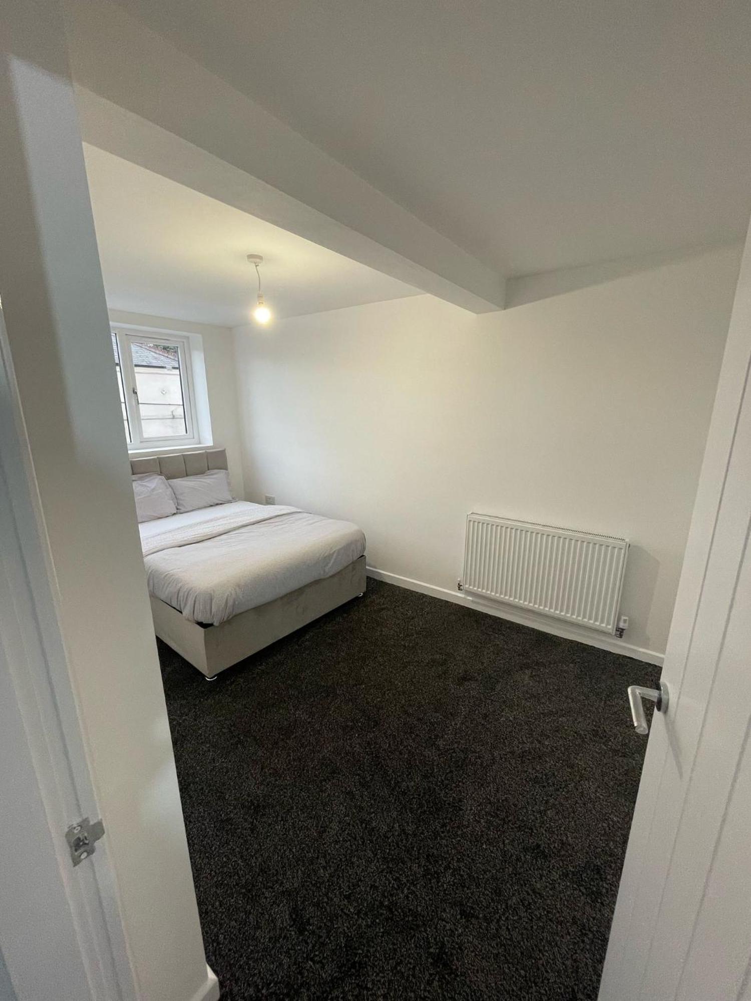 Modern 5 Bedroom House * Manchester