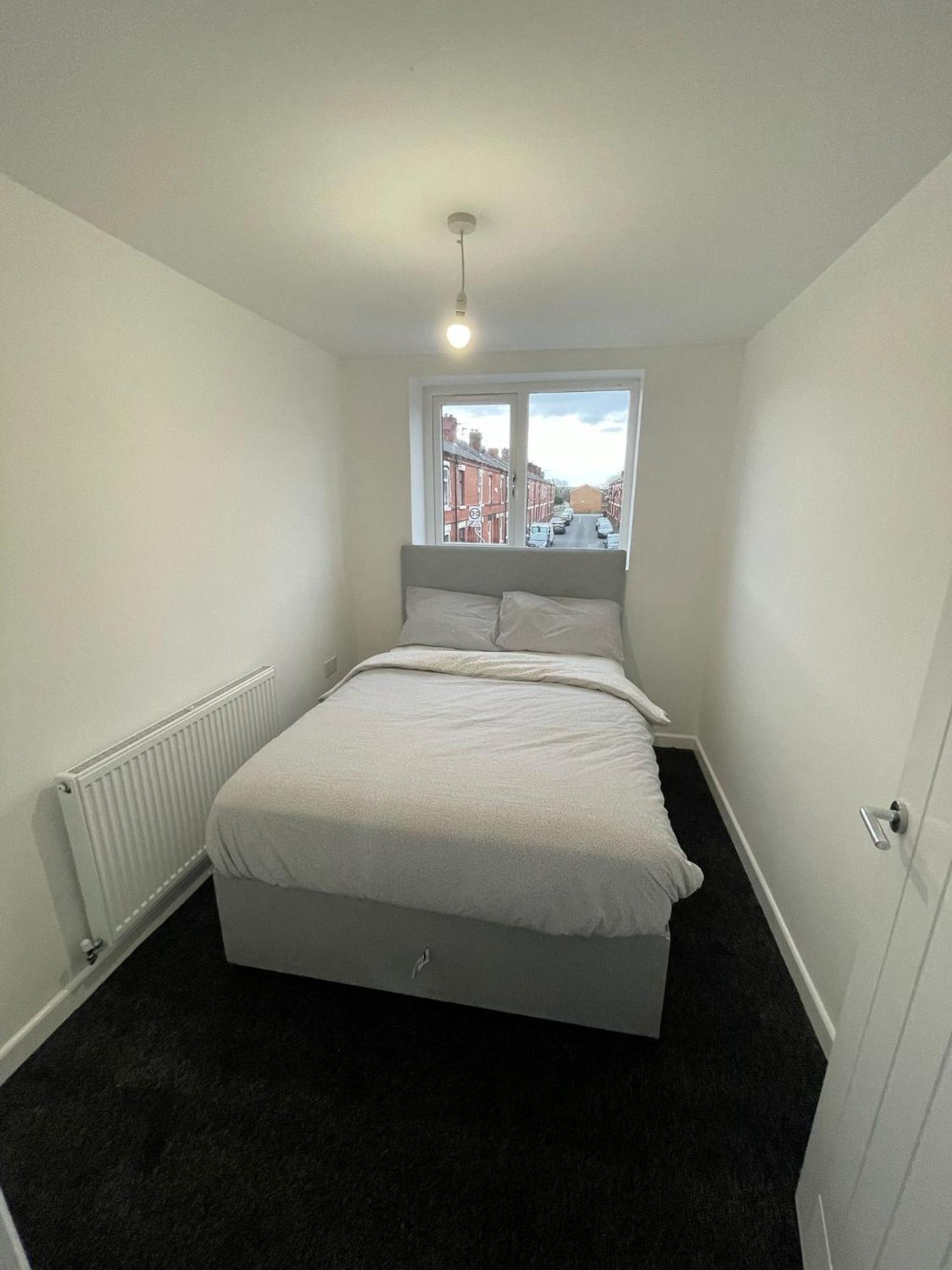 Modern 5 Bedroom House Holiday home Manchester