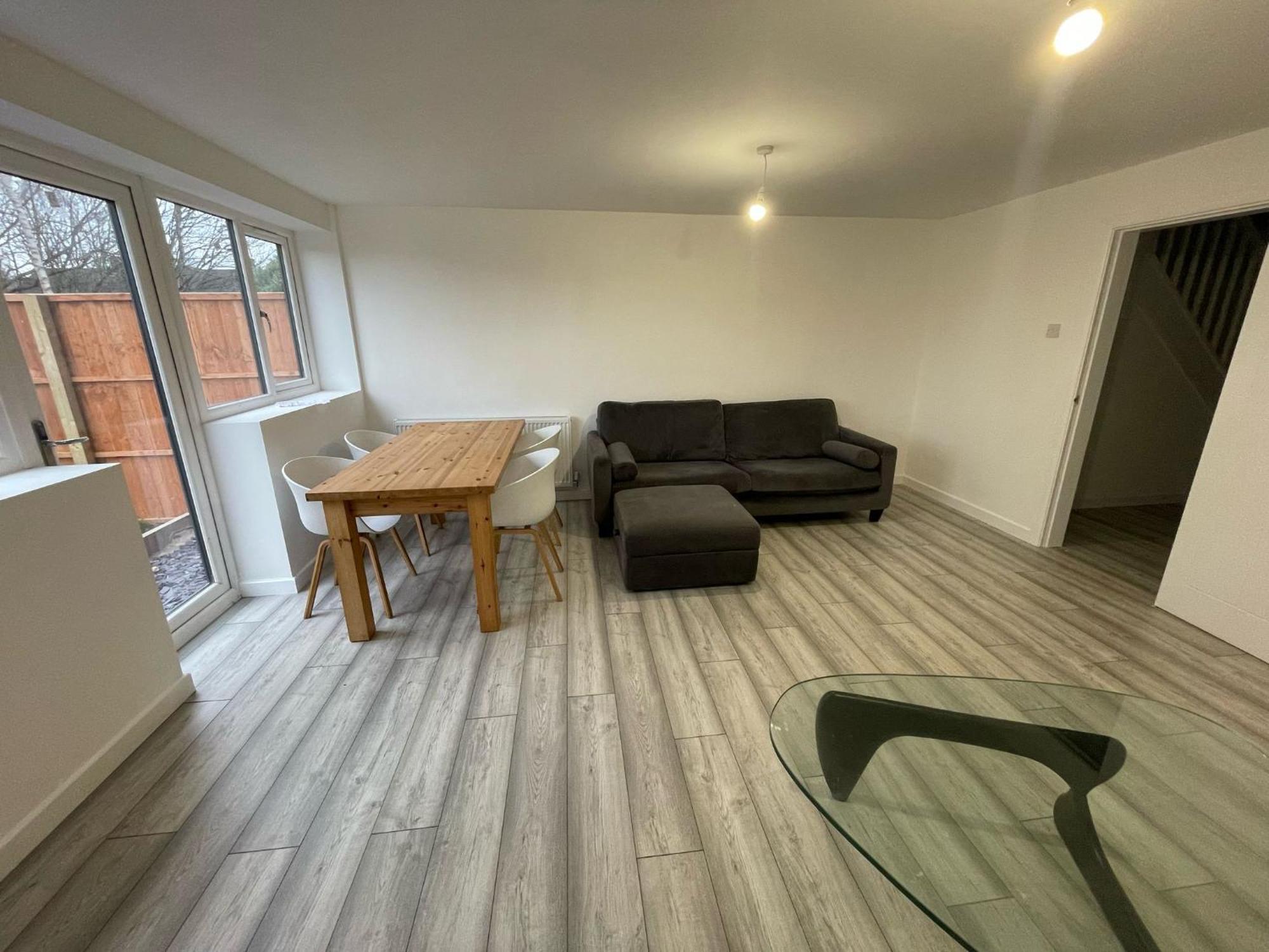 Modern 5 Bedroom House Holiday home Manchester