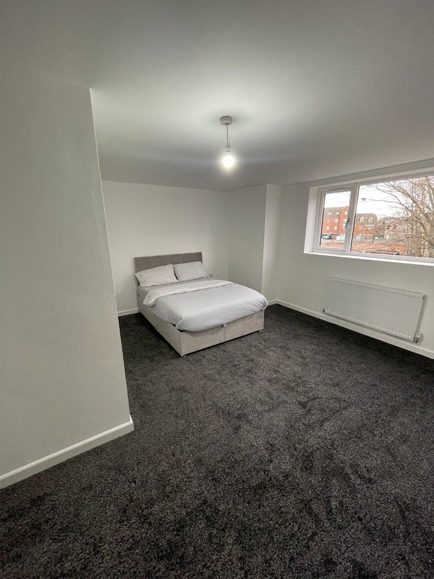 Modern 5 Bedroom House * Manchester
