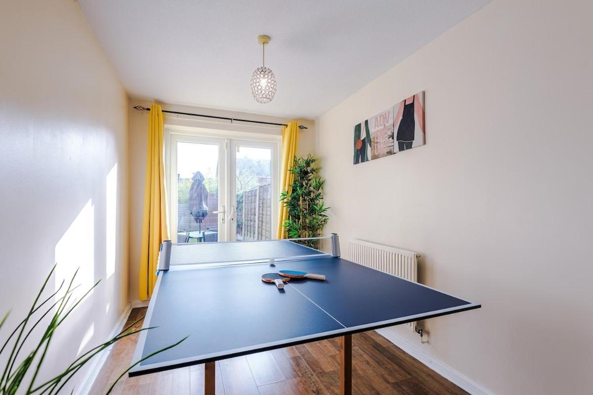 Cozy 3 Bed With Ps4 And Parking By Vista Short Lets *