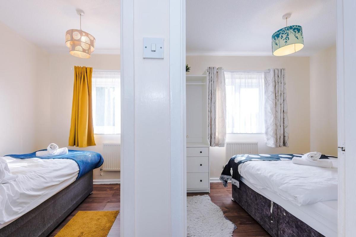 Cozy 3 Bed With Ps4 And Parking By Vista Short Lets Holiday home *