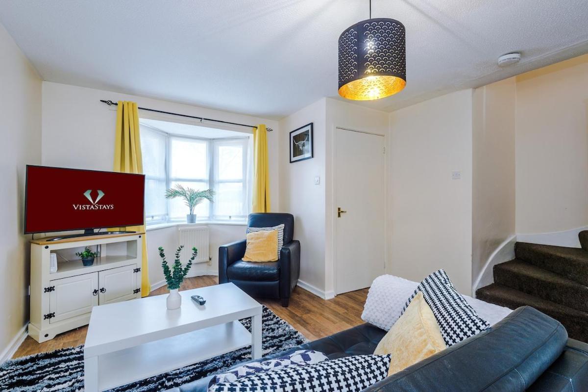 Cozy 3 Bed With Ps4 And Parking By Vista Short Lets * Manchester