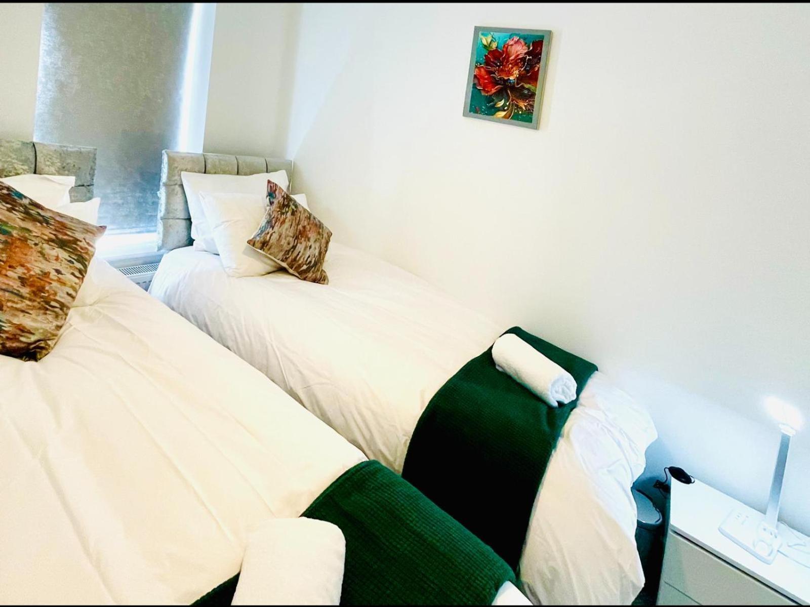 Apartment Modern 3 Bedroom Flat Near University & Hulme Park Manchester