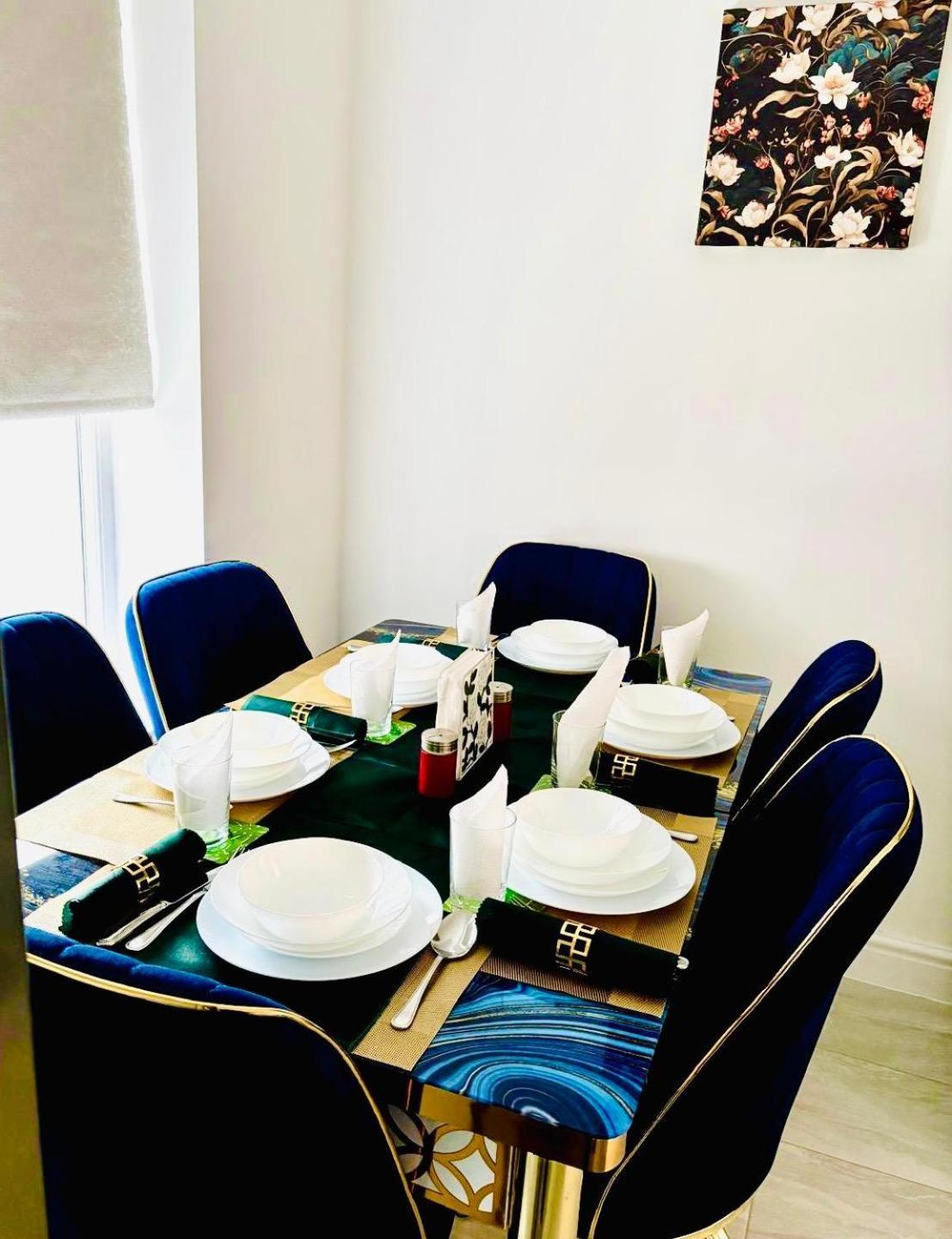 Modern 3 Bedroom Flat Near University & Hulme Park Apartment