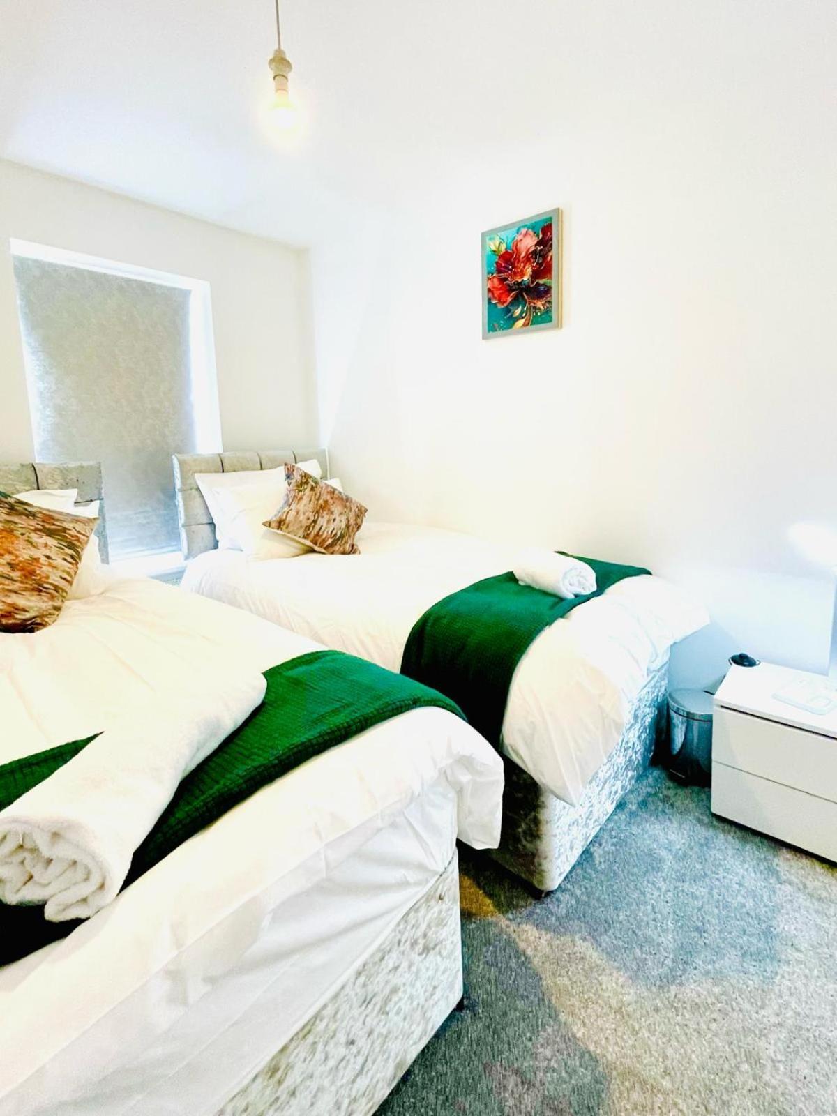 Modern 3 Bedroom Flat Near University & Hulme Park *