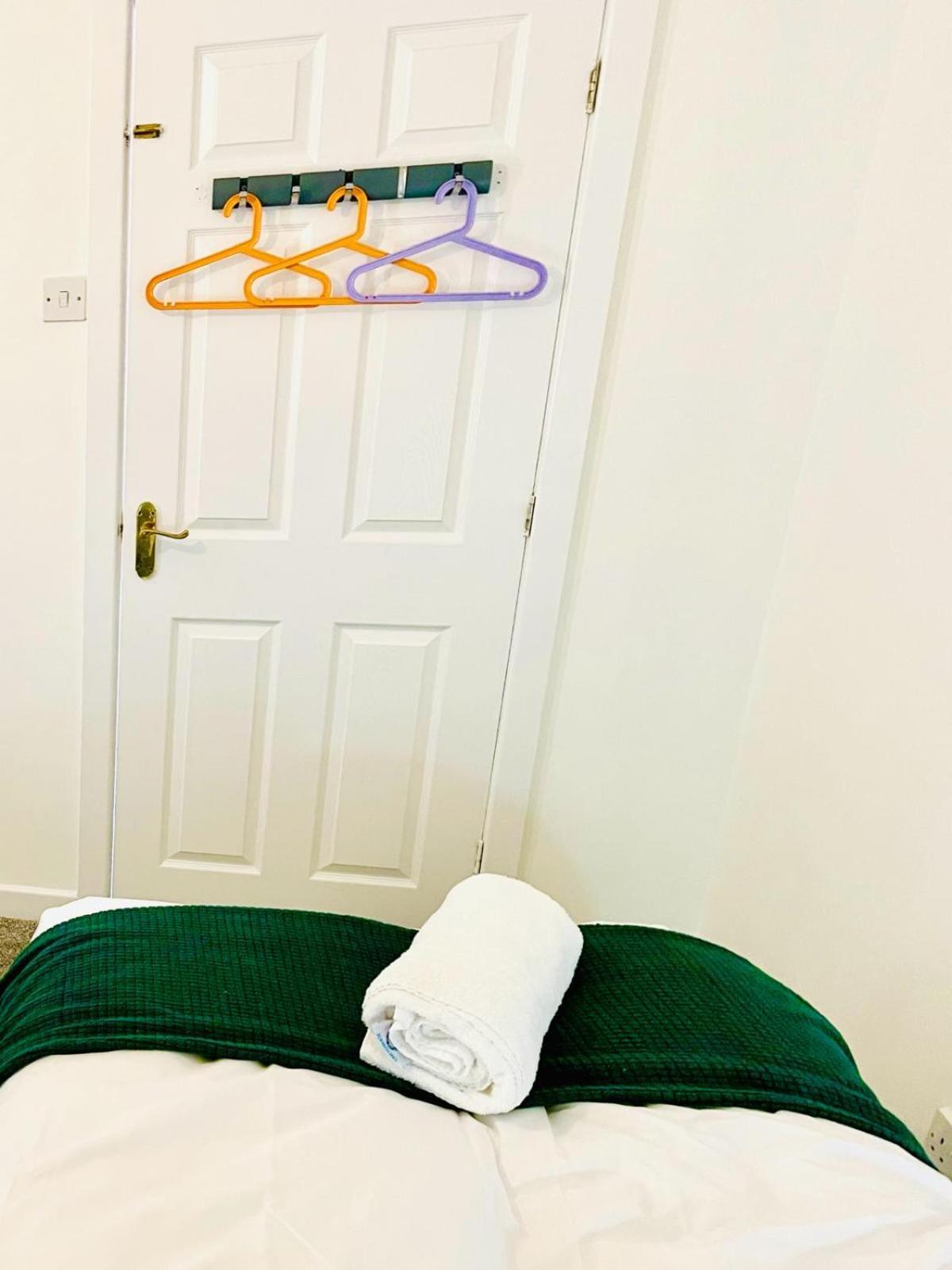 Modern 3 Bedroom Flat Near University & Hulme Park Apartment